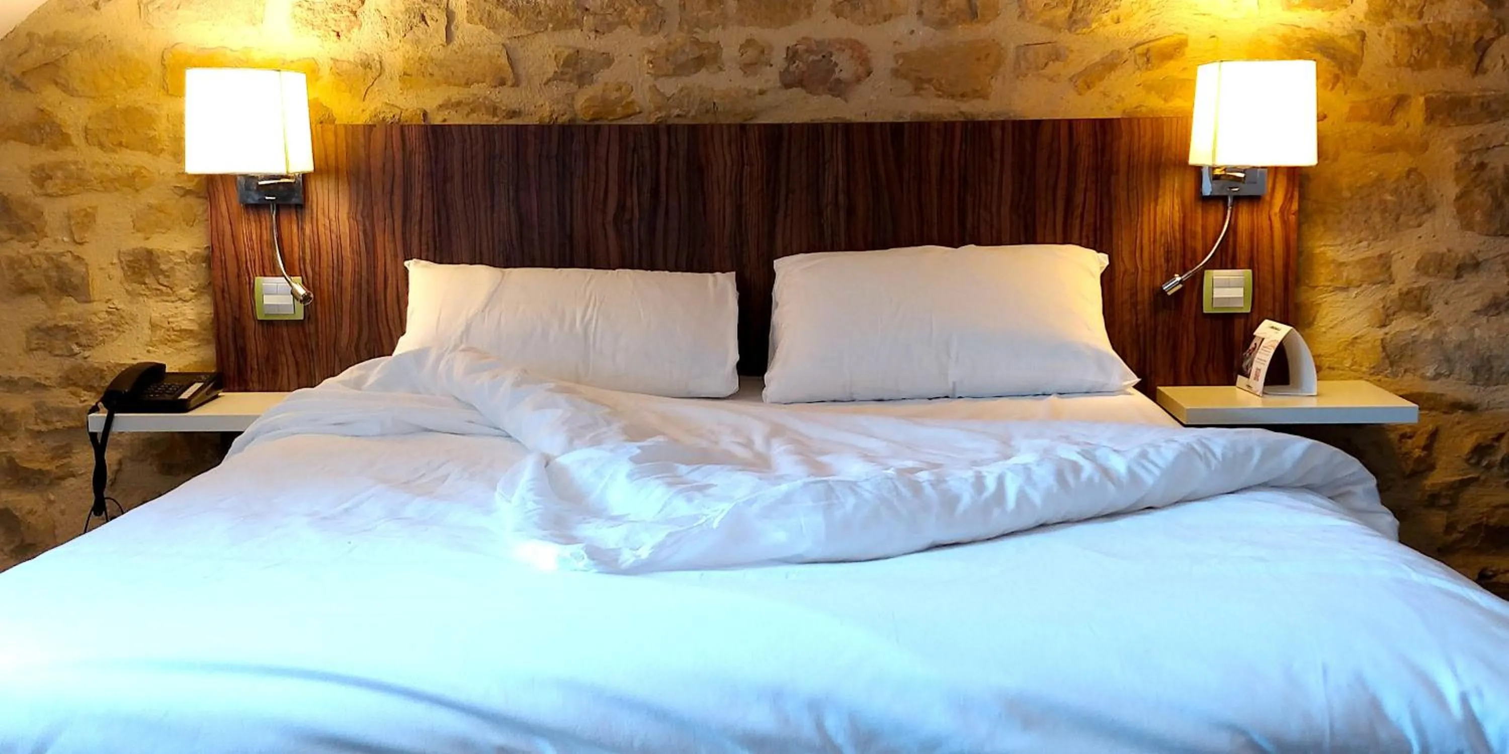 Bedroom, Bed in The Originals City, Hôtel Le Coeur d'Or, Sedan Est