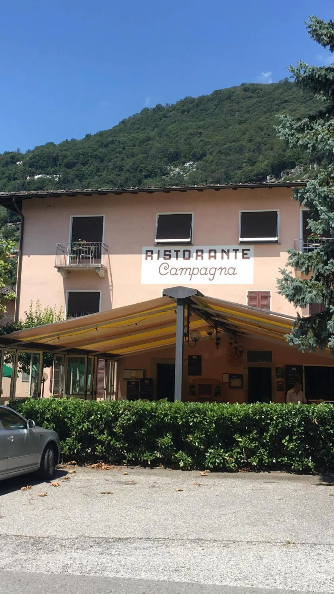 Facade/entrance in Ristorante Campagna