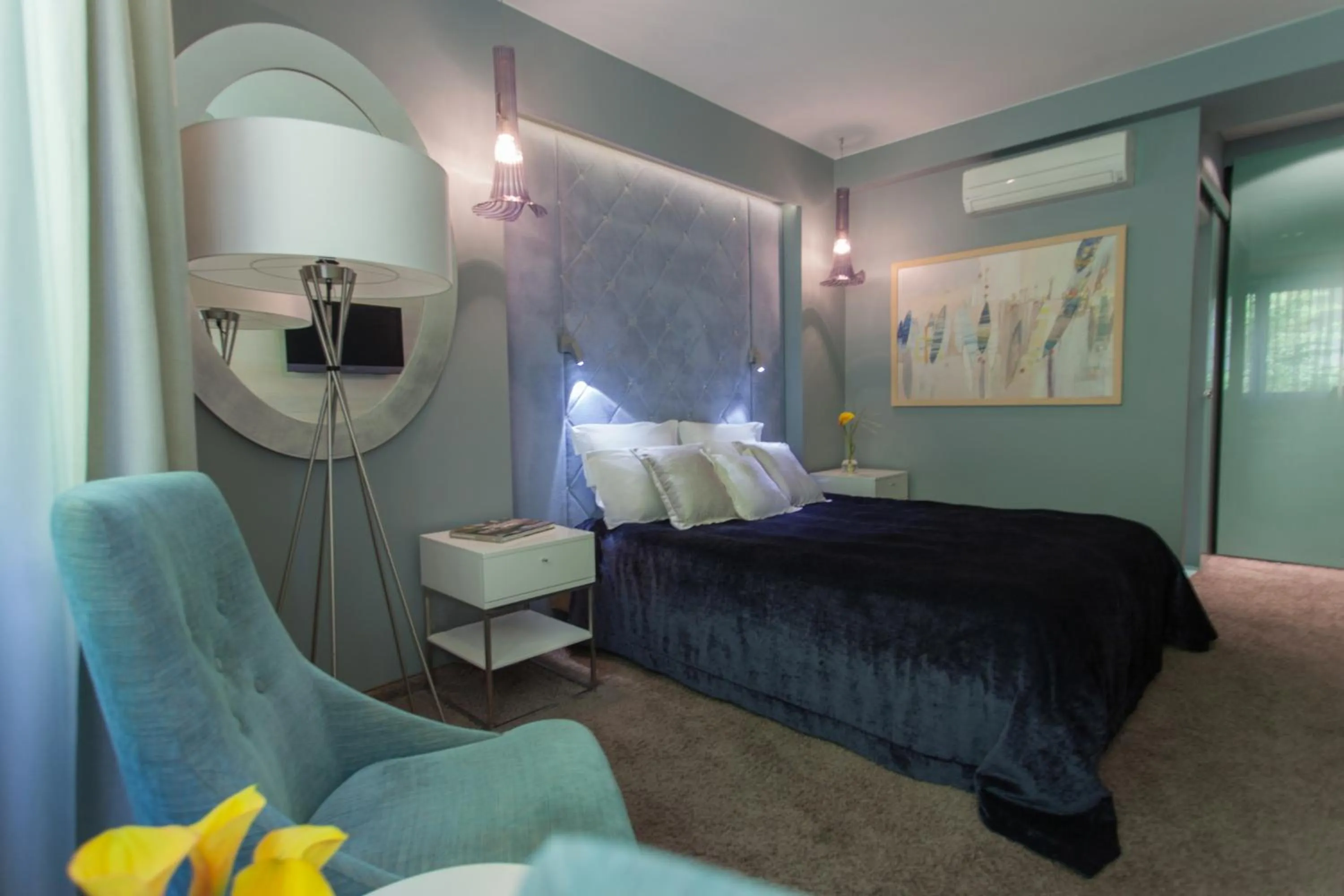 Photo of the whole room, Bed in Soleil Boutique H