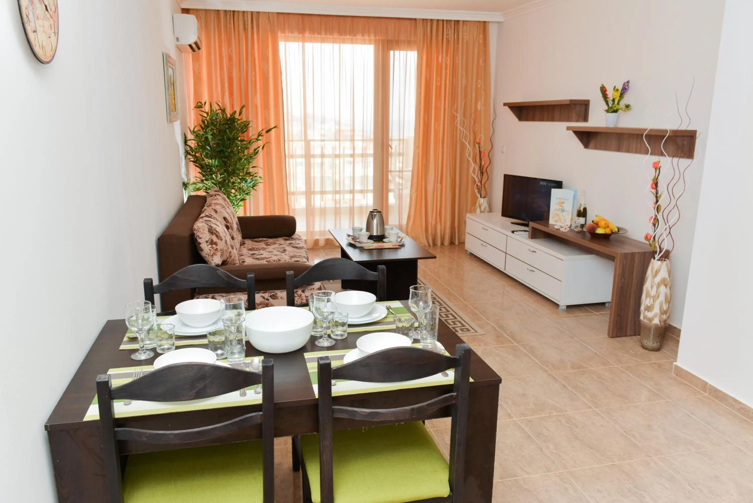 Deluxe One-Bedroom Apartment with Garden View in OLYMP Apart-Complex