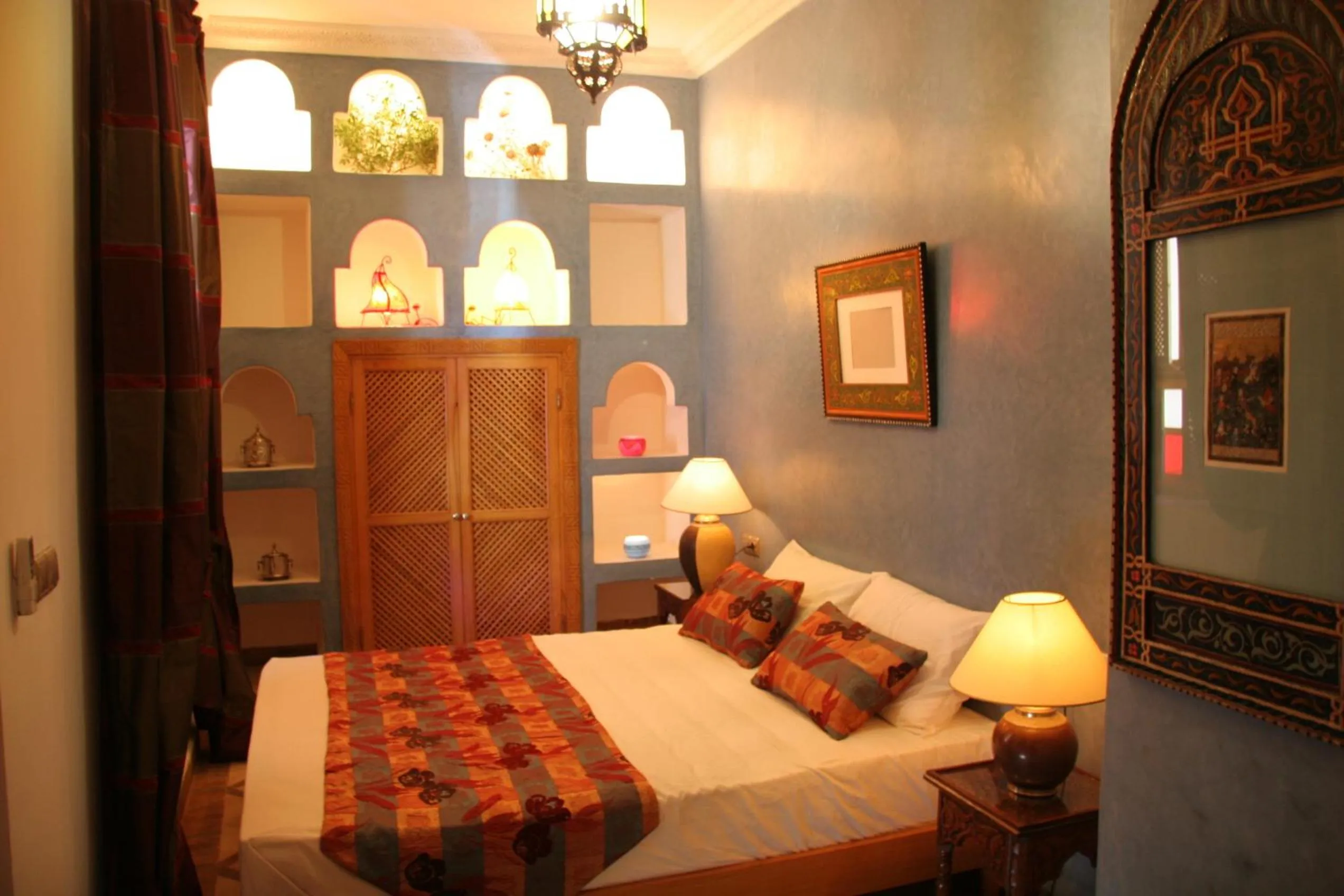 Photo of the whole room, Bed in Riad Kenzo