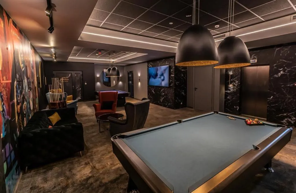 Billiard in Hotel Fox