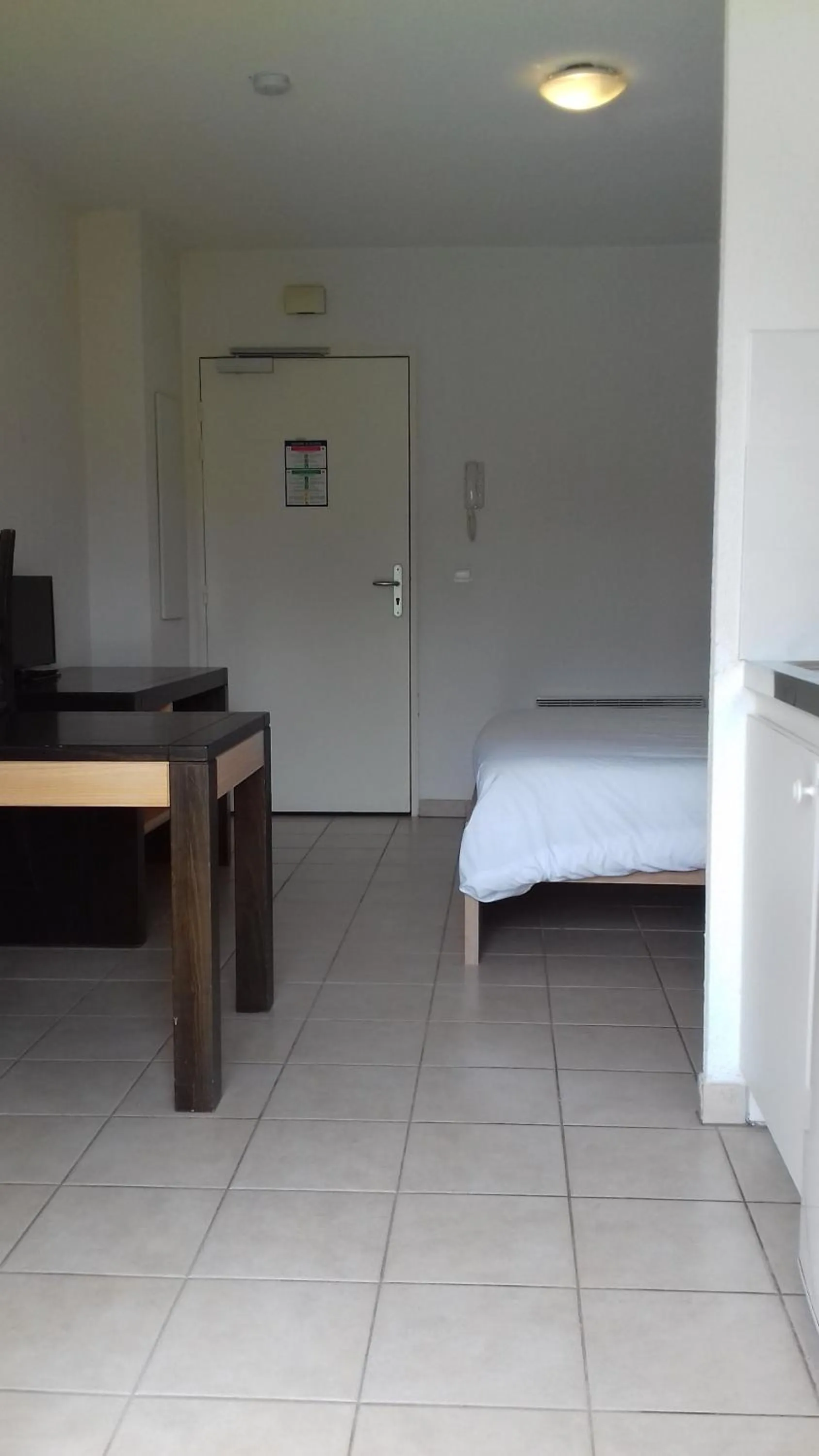 Photo of the whole room, Bed in Résid'Artel Cadarache - ITER