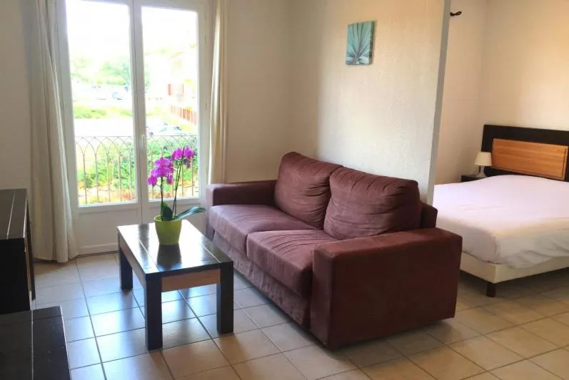 Living room, Bed in Résid'Artel Cadarache - ITER