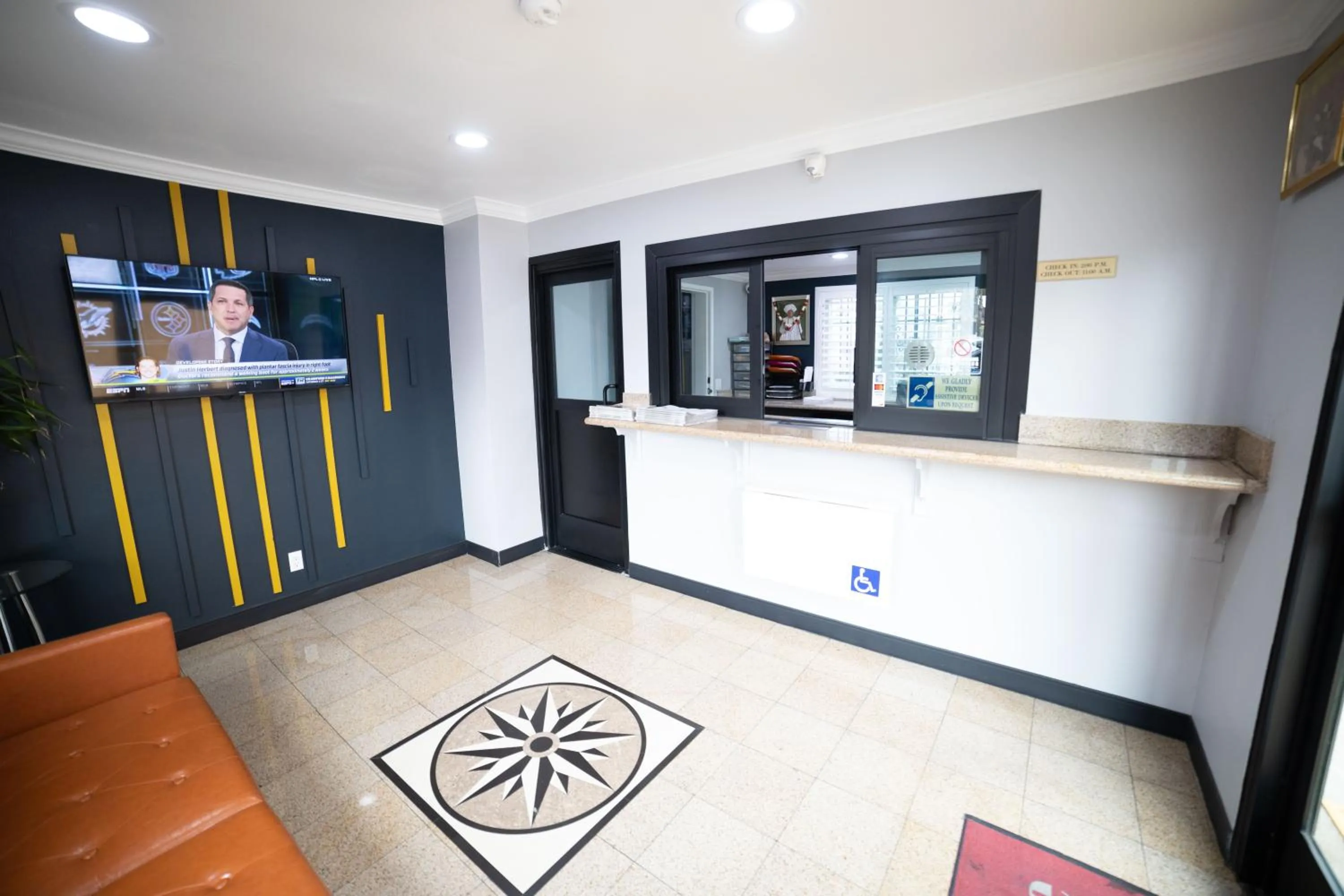 Lobby or reception in Express Inn & Suites Ontario Airport