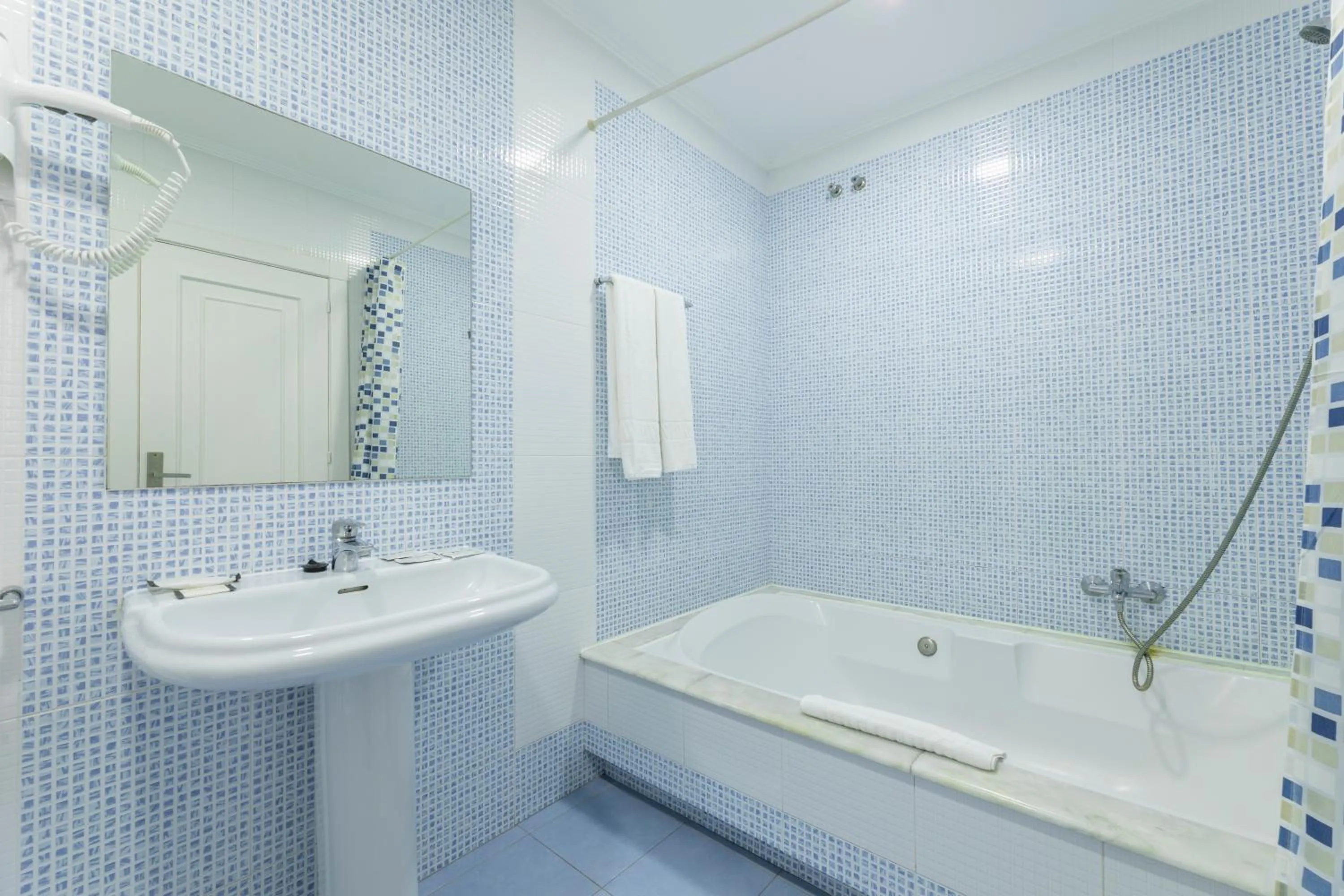 HOTEL HOLIDAY camino de Santiago por la costa