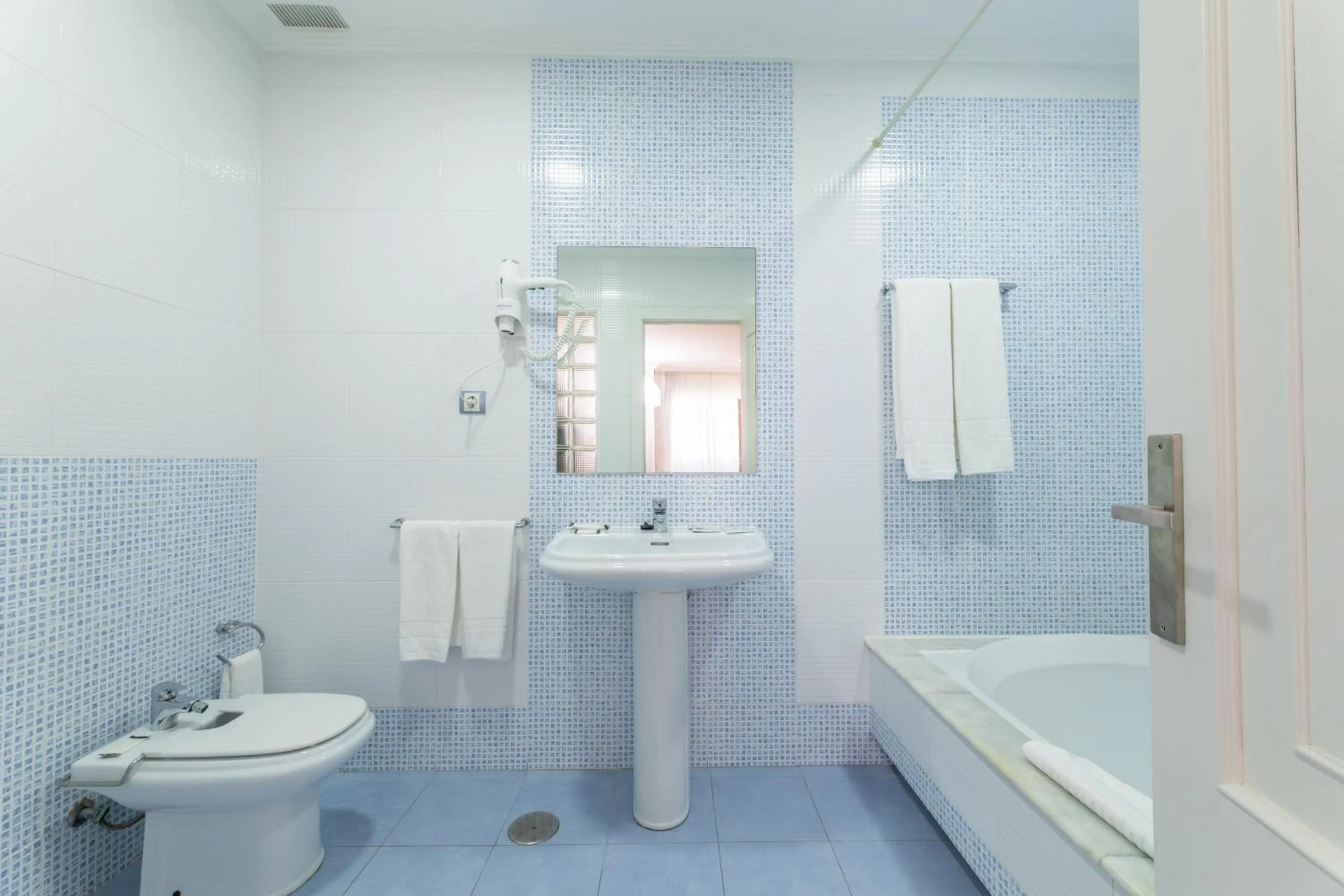 HOTEL HOLIDAY camino de Santiago por la costa