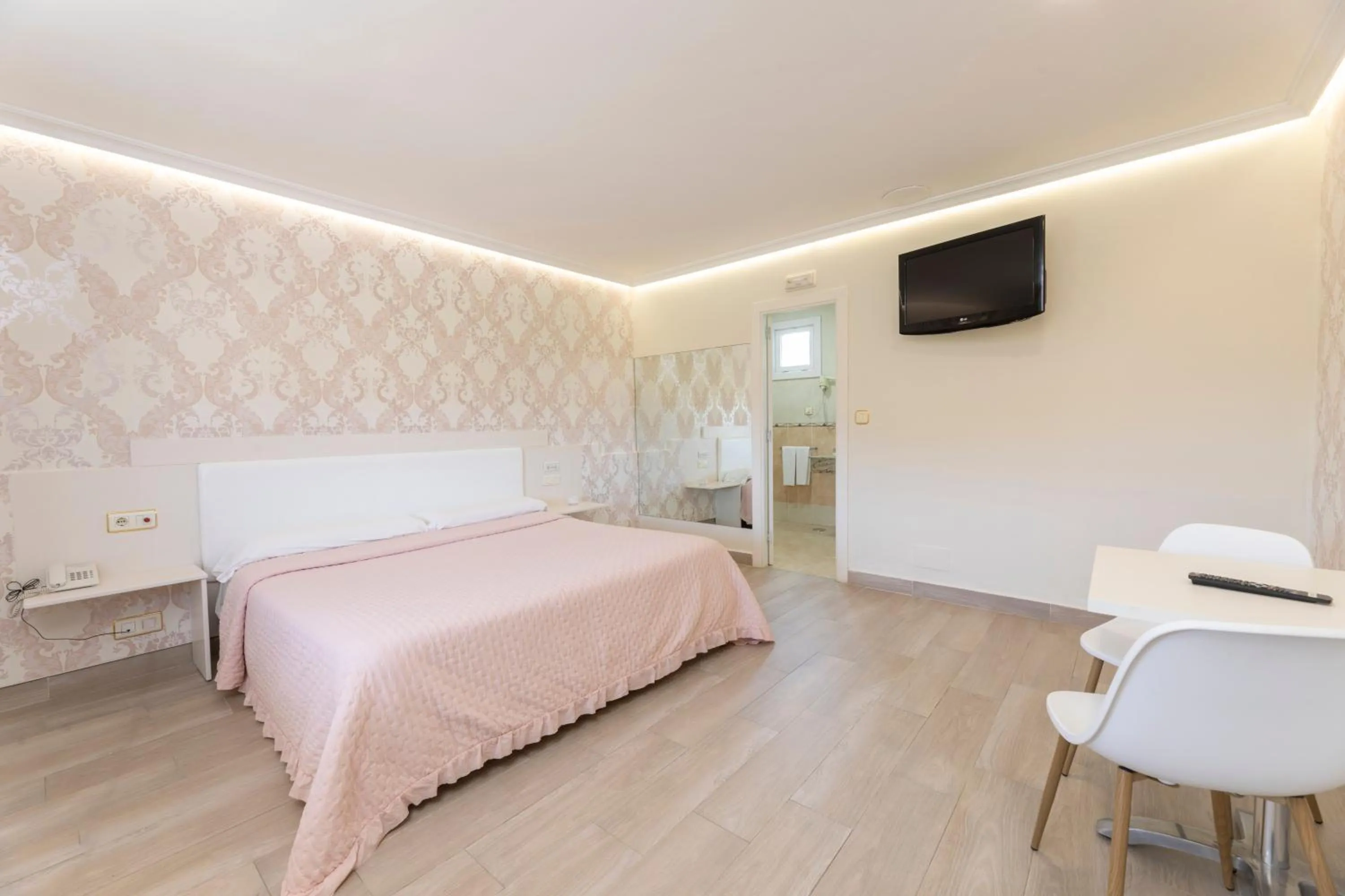 Bed in HOTEL HOLIDAY camino de Santiago por la costa