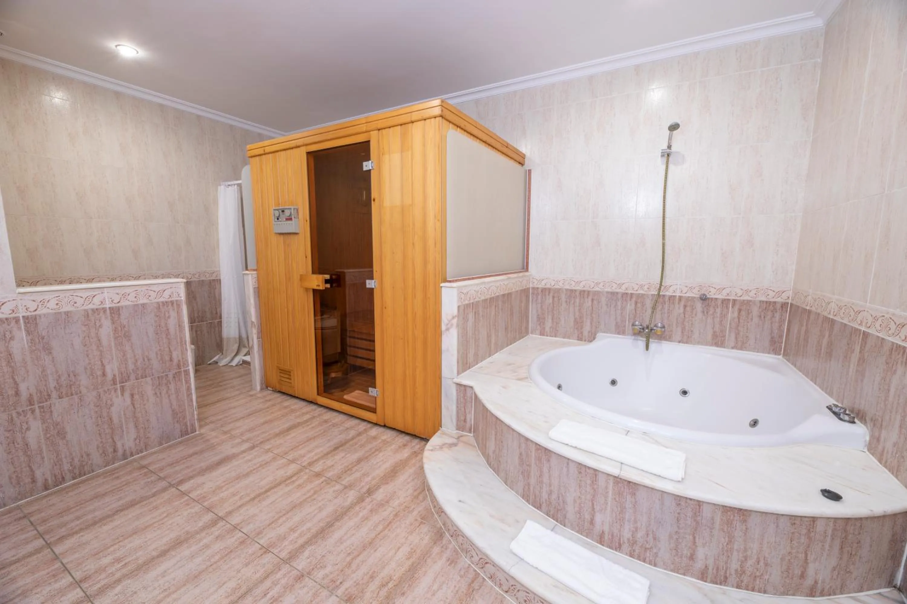 HOTEL HOLIDAY camino de Santiago por la costa