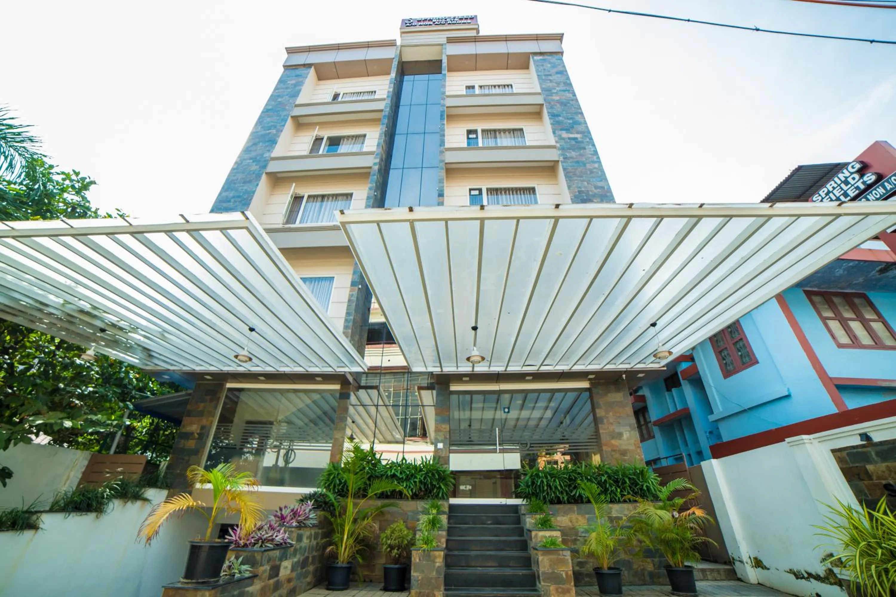 Facade/entrance in Spring Field Billets