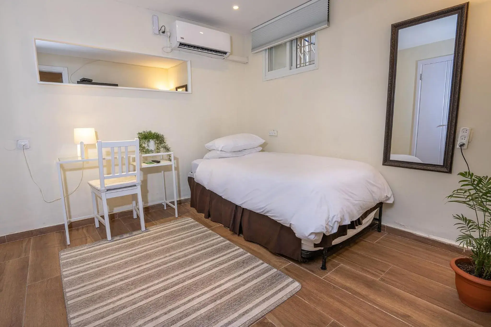 Single Room with Private Bathroom in Mike's House Jerusalem Single Room with Private Bathroom in Mike's House Jerusalem