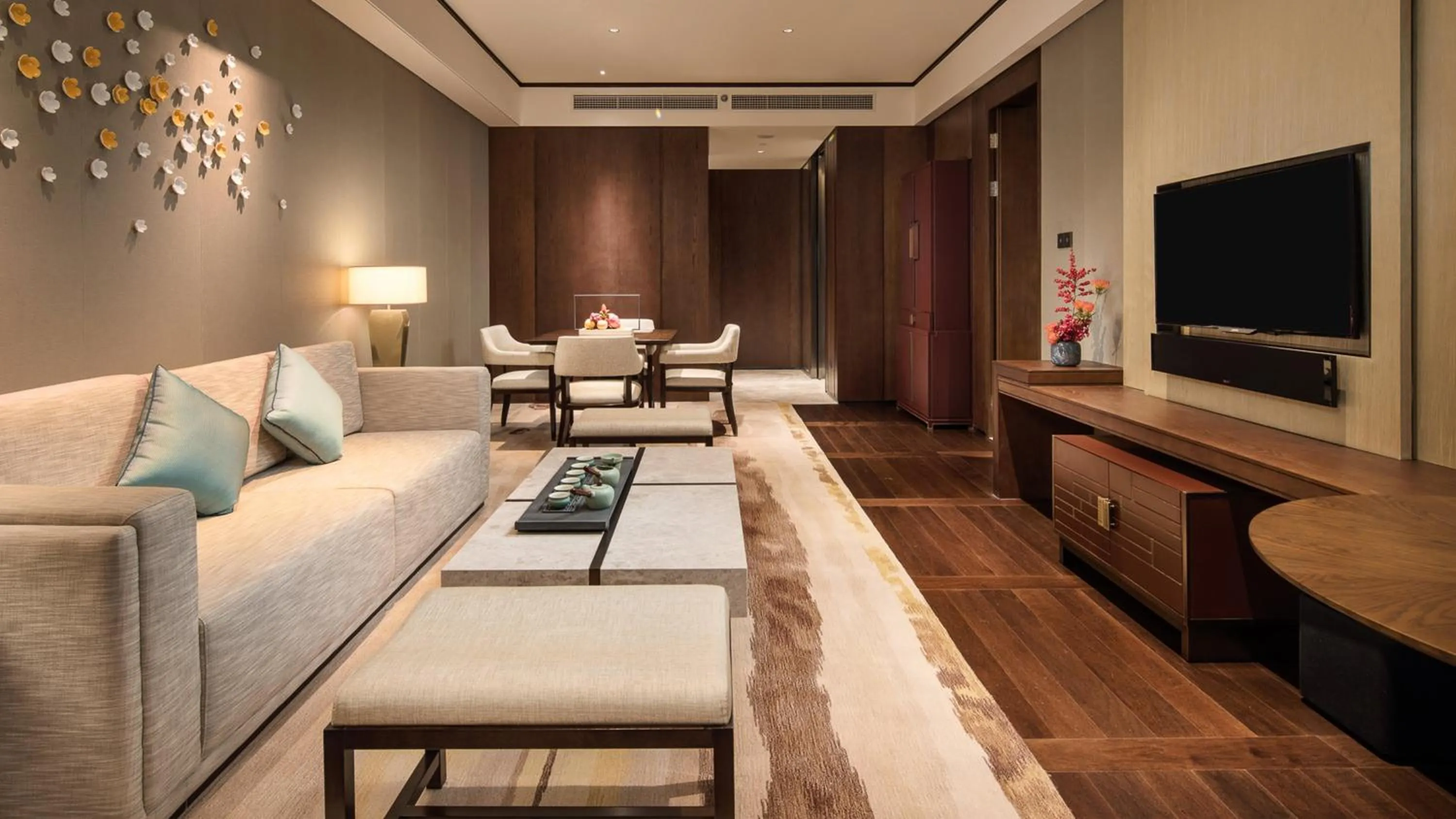 Bedroom in HUALUXE Xiamen Haicang Habour View