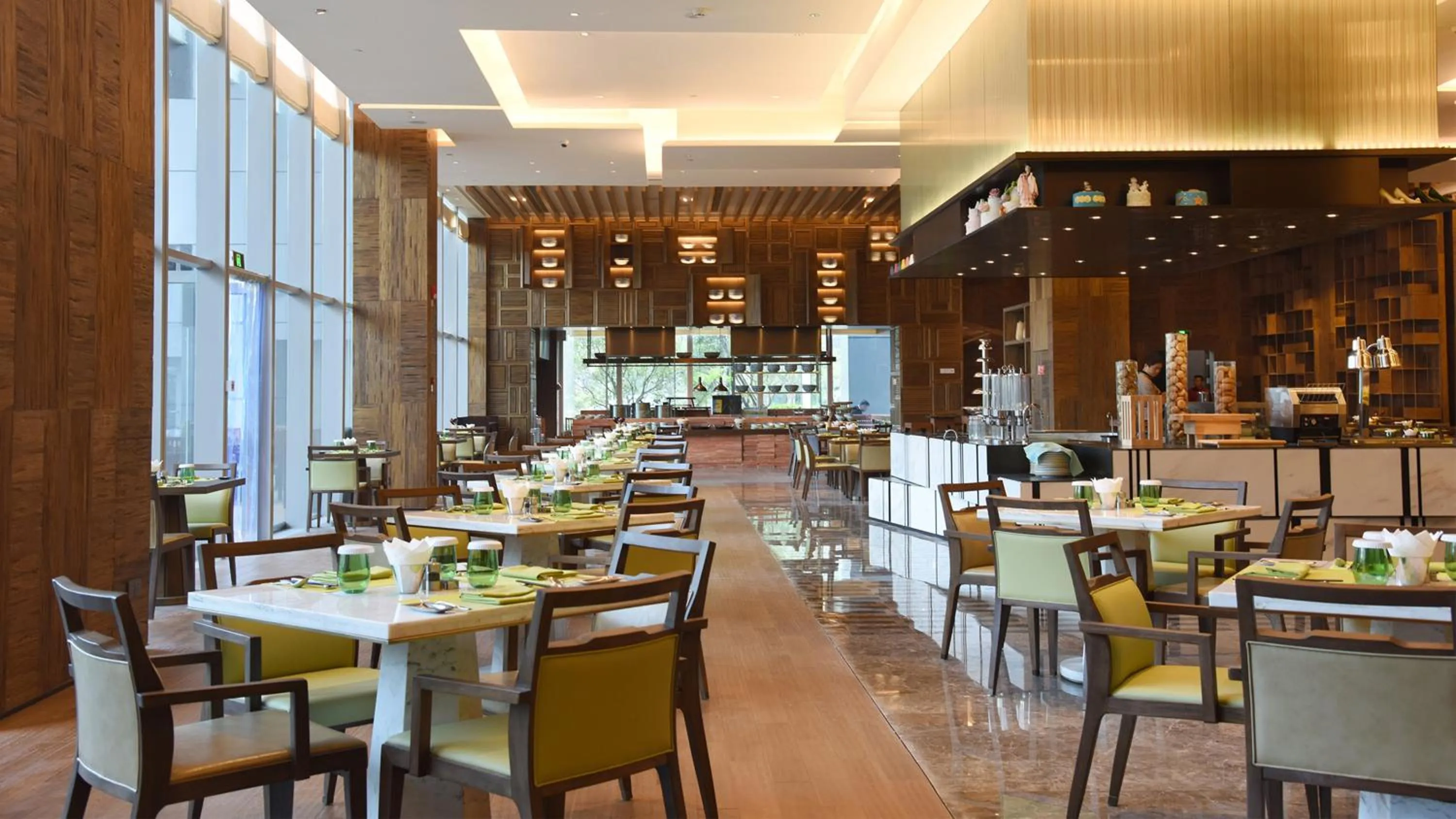 Restaurant/places to eat in HUALUXE Xiamen Haicang Habour View