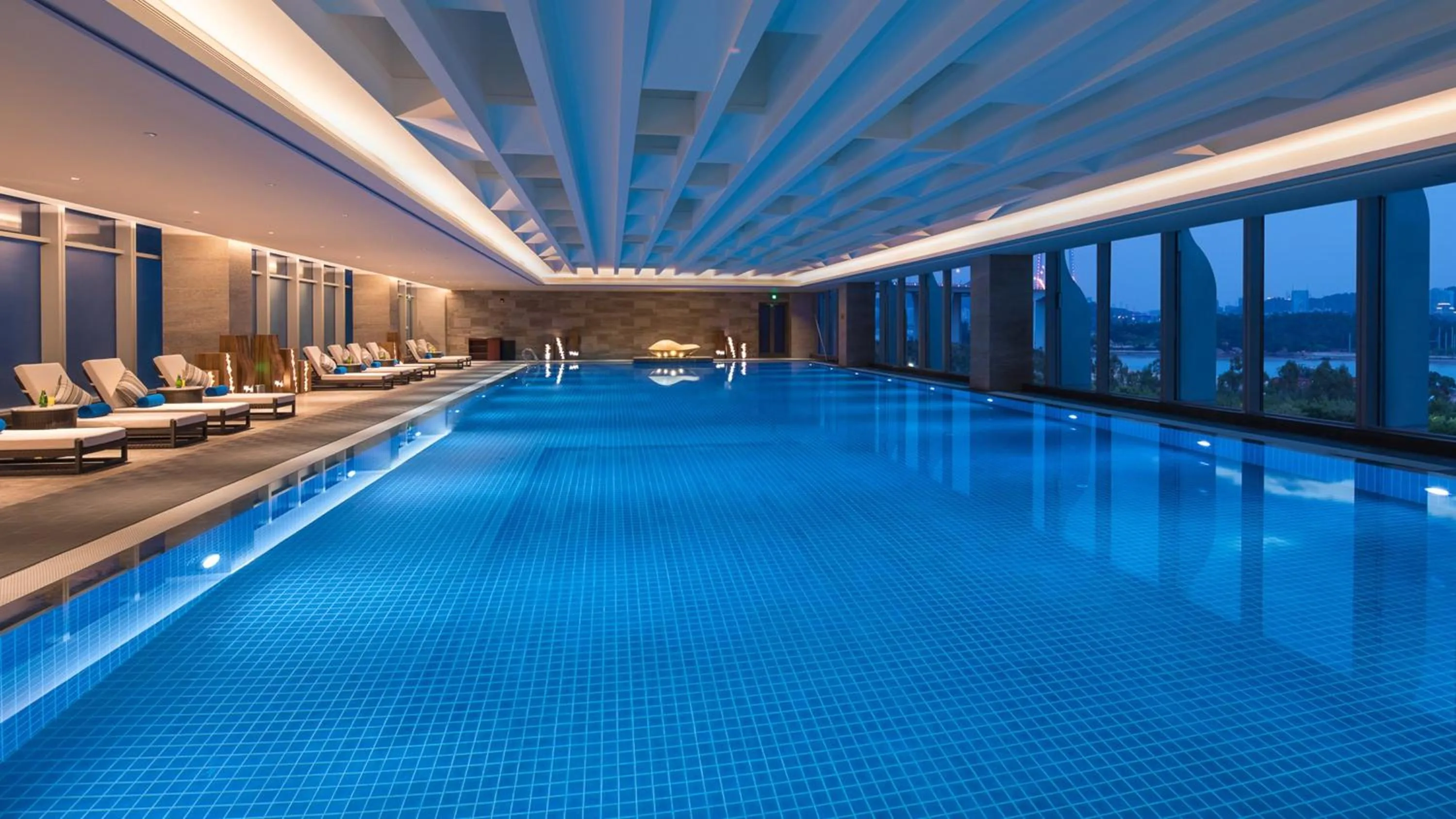 Swimming pool in HUALUXE Xiamen Haicang Habour View