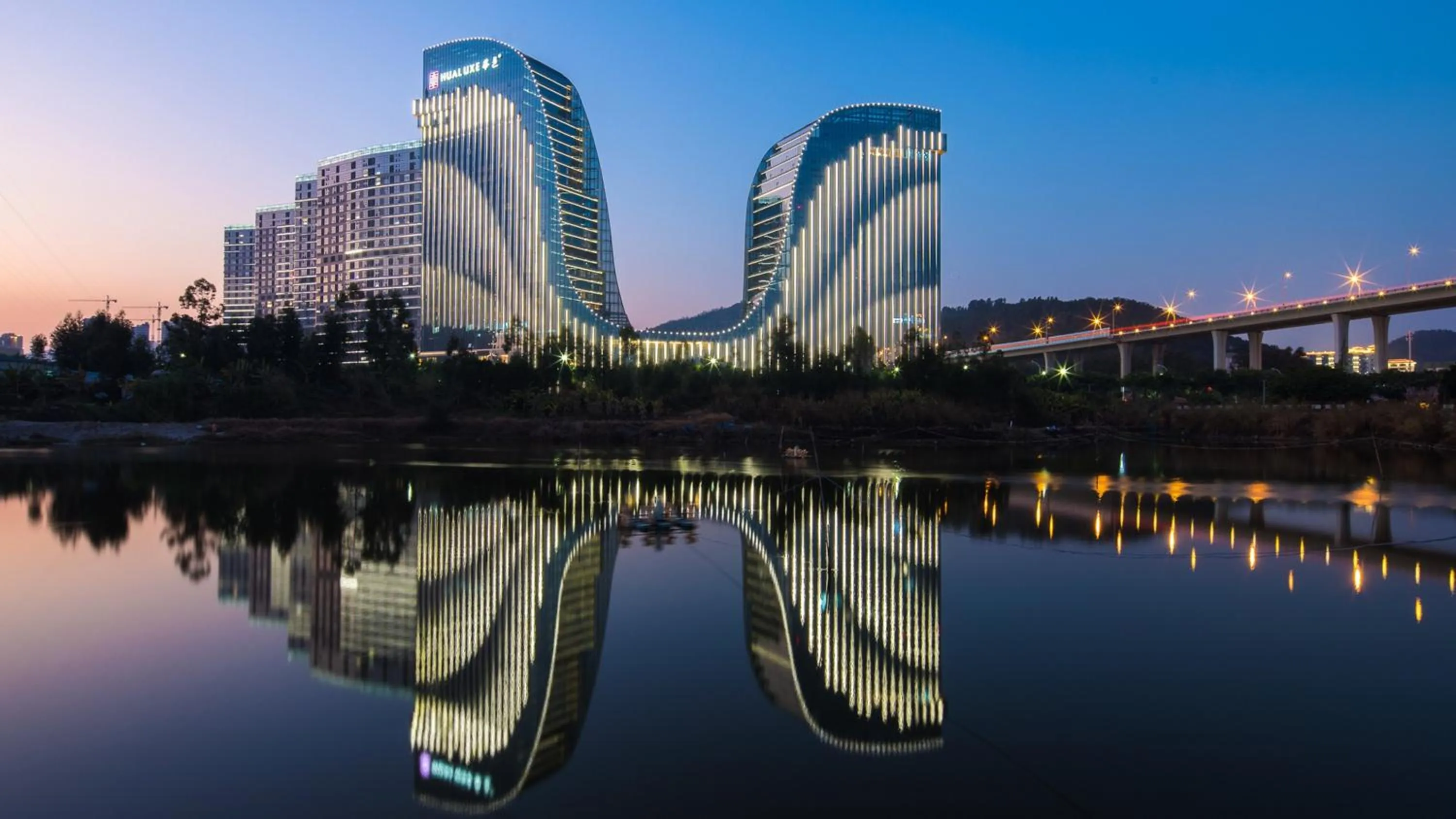 Property building in HUALUXE Xiamen Haicang Habour View