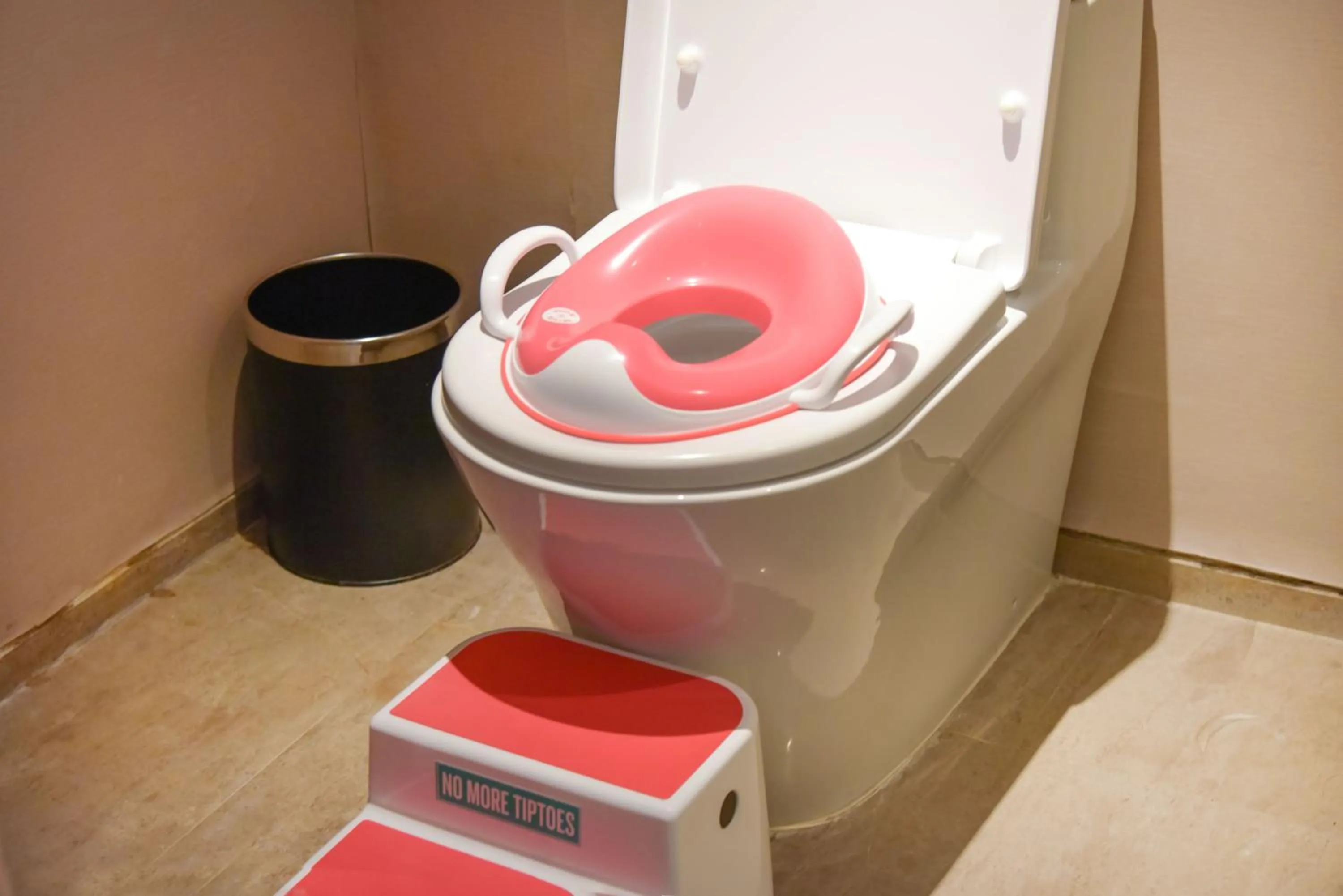 children in HUALUXE Xiamen Haicang Habour View