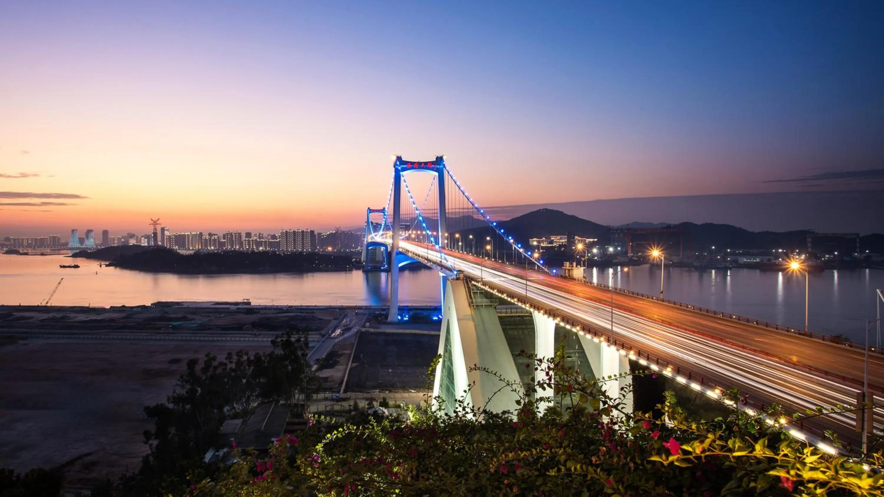 Nearby landmark in HUALUXE Xiamen Haicang Habour View