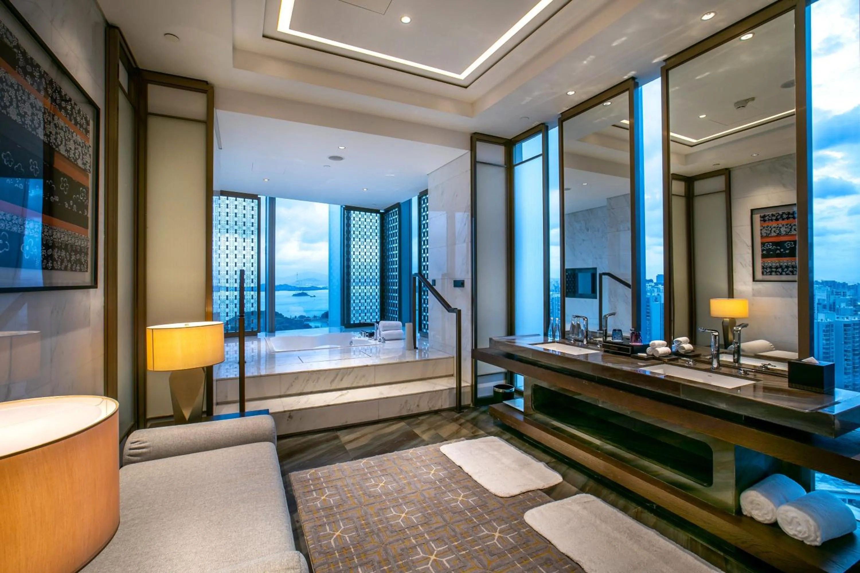 Photo of the whole room in HUALUXE Xiamen Haicang Habour View