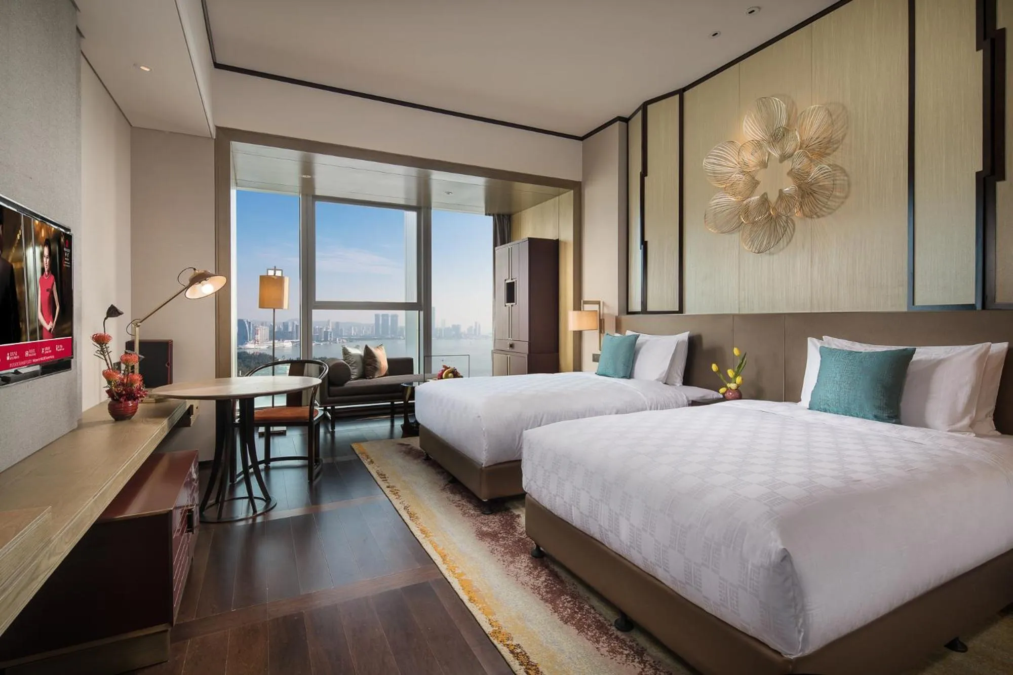 Photo of the whole room, Bed in HUALUXE Xiamen Haicang Habour View