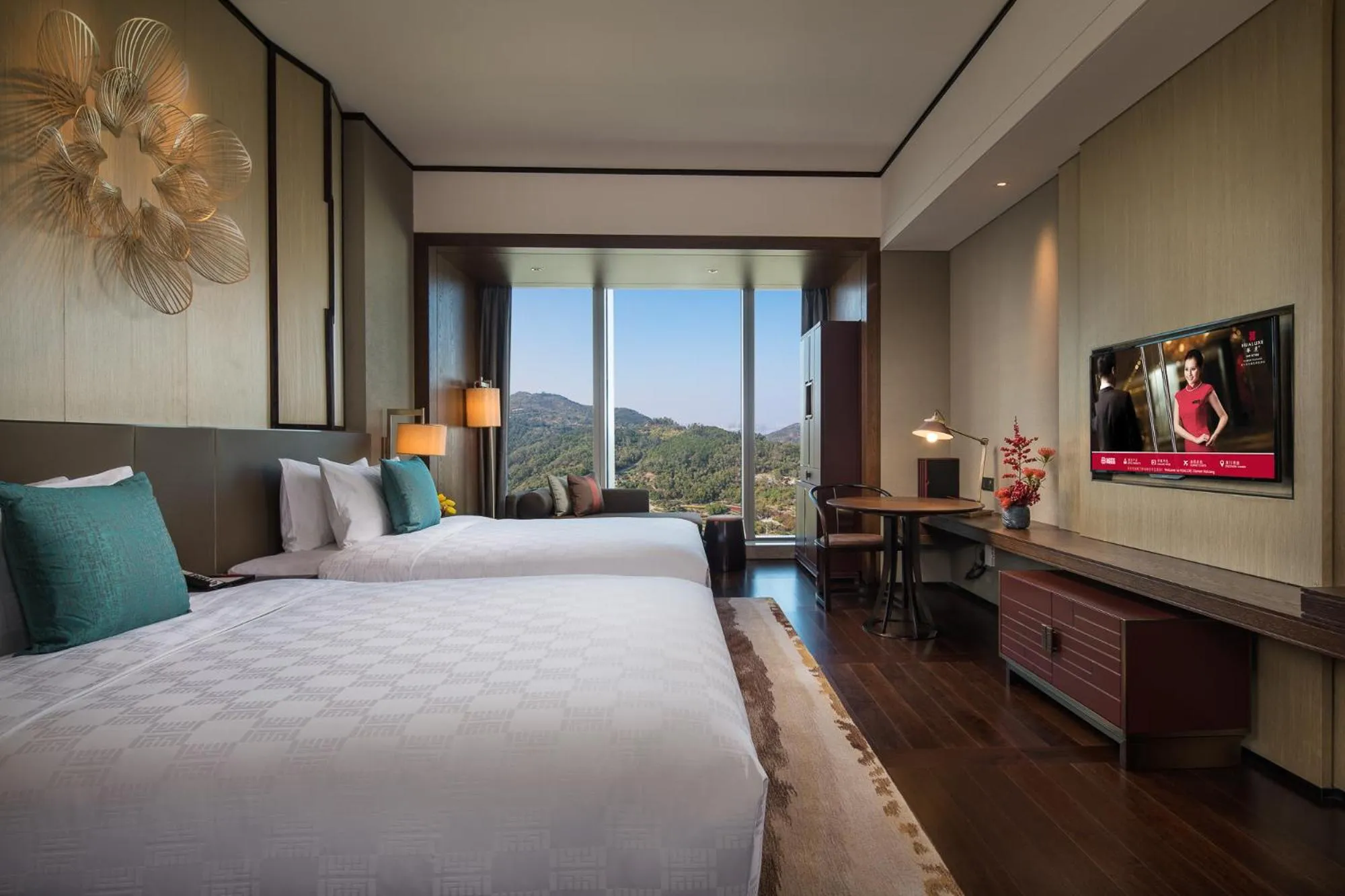 Photo of the whole room, Bed in HUALUXE Xiamen Haicang Habour View