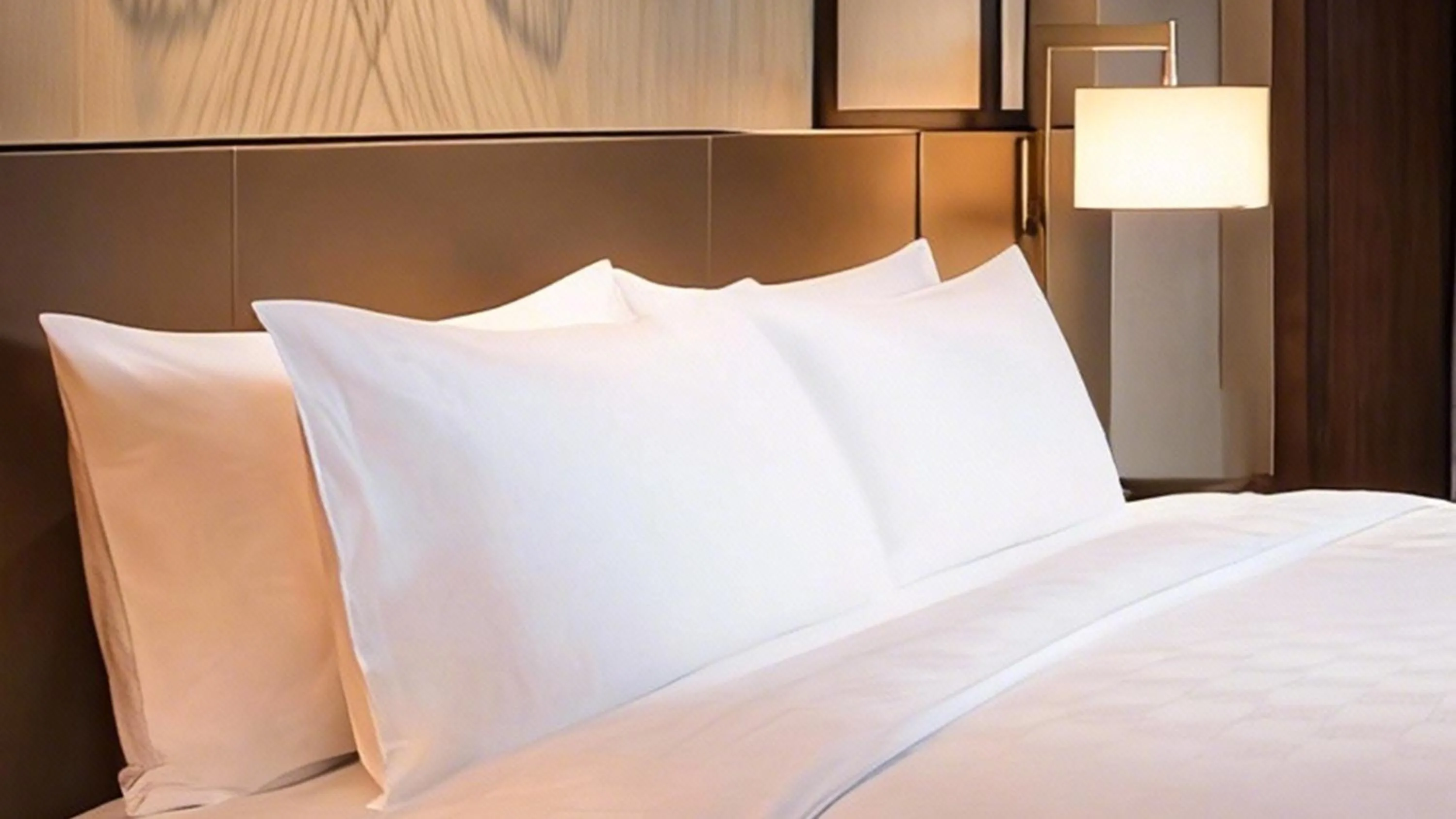 Photo of the whole room, Bed in HUALUXE Xiamen Haicang Habour View