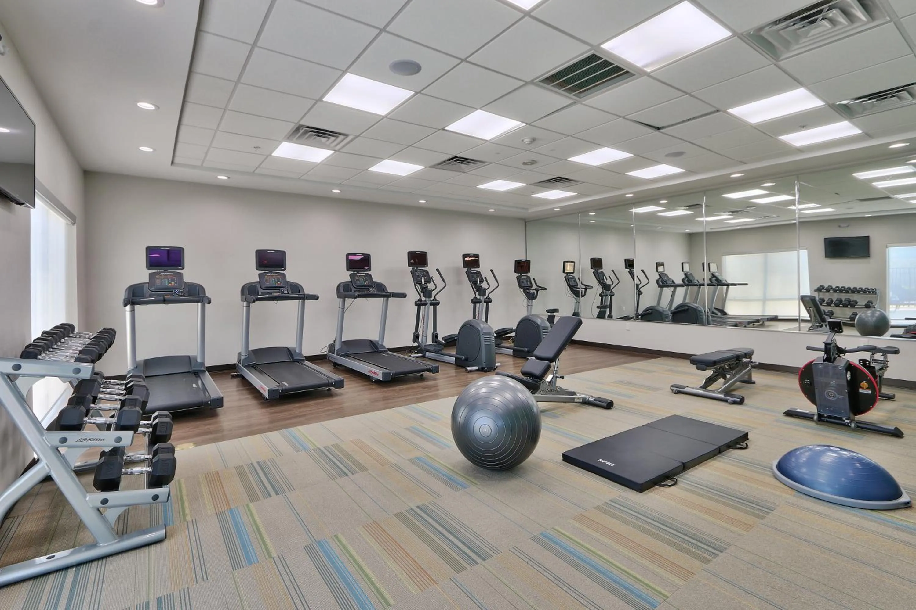 Fitness centre/facilities in Holiday Inn Express & Suites - Houston East - Beltway 8 by IHG