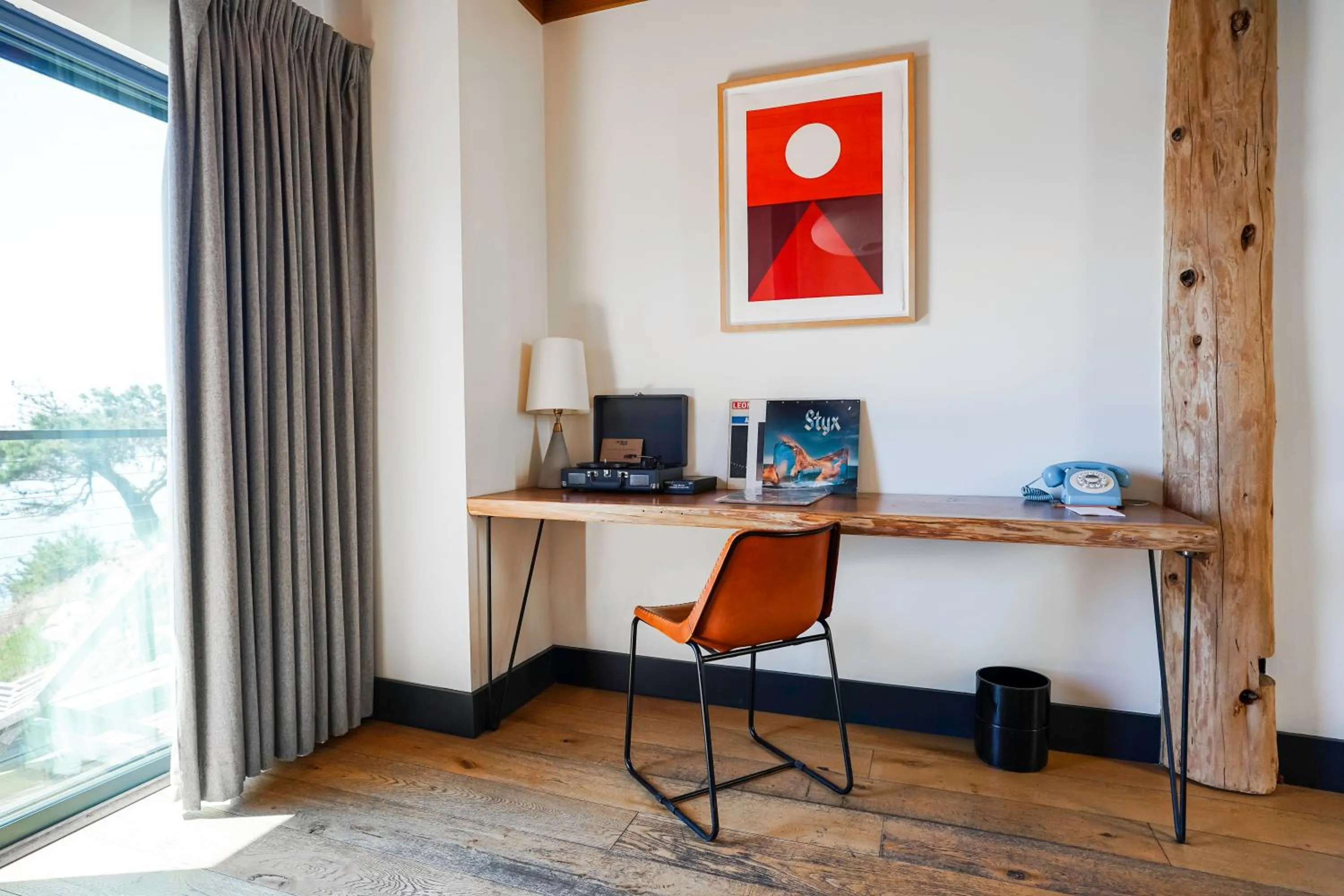 Seating area in Timber Cove Resort