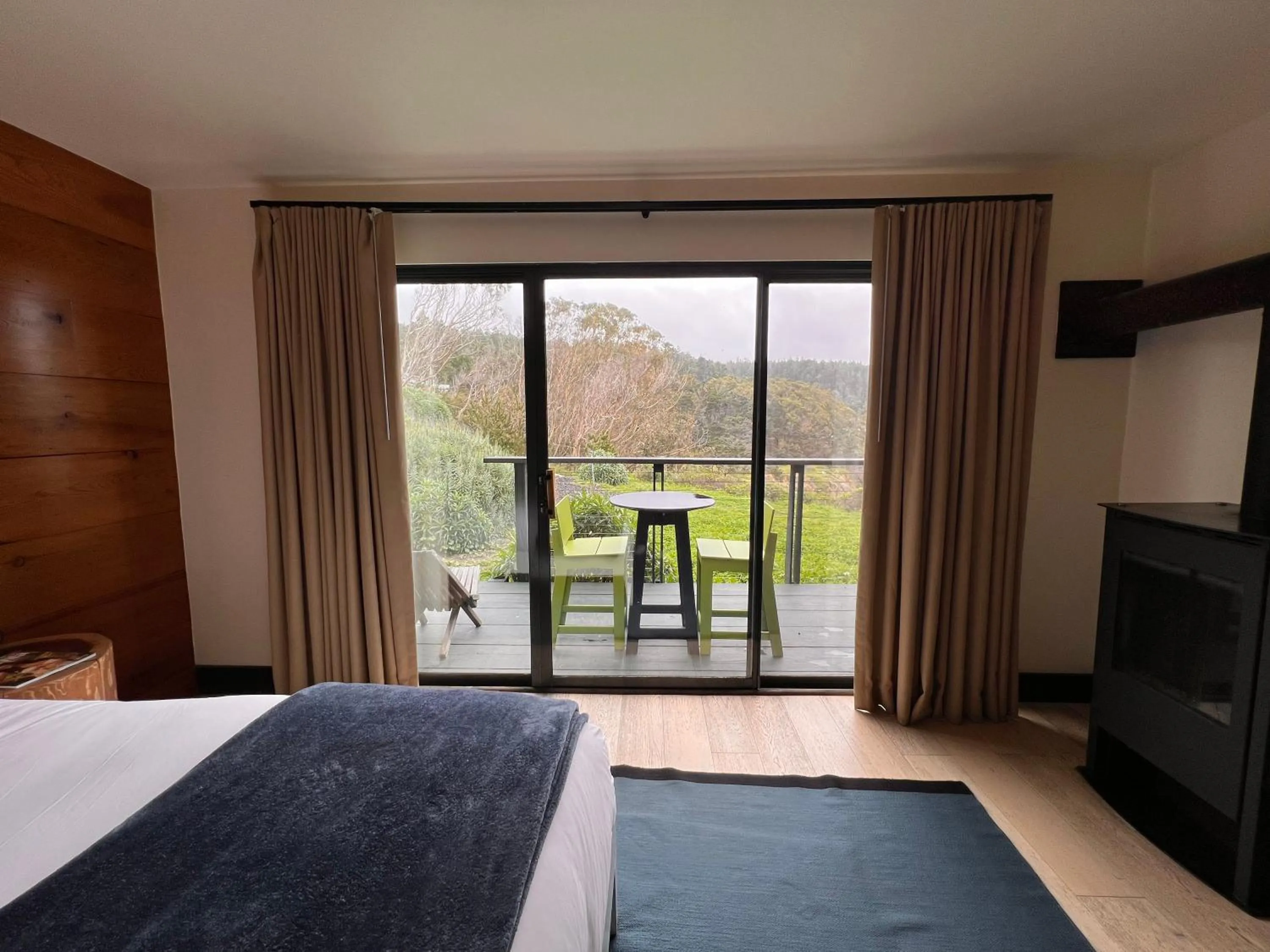 View (from property/room), Bed in Timber Cove Resort