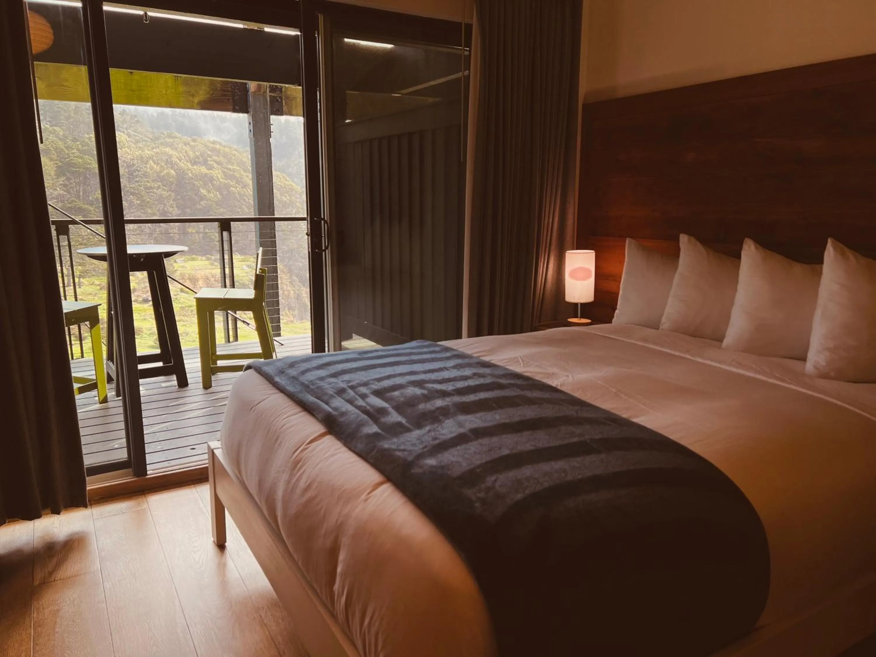 Bed in Timber Cove Resort