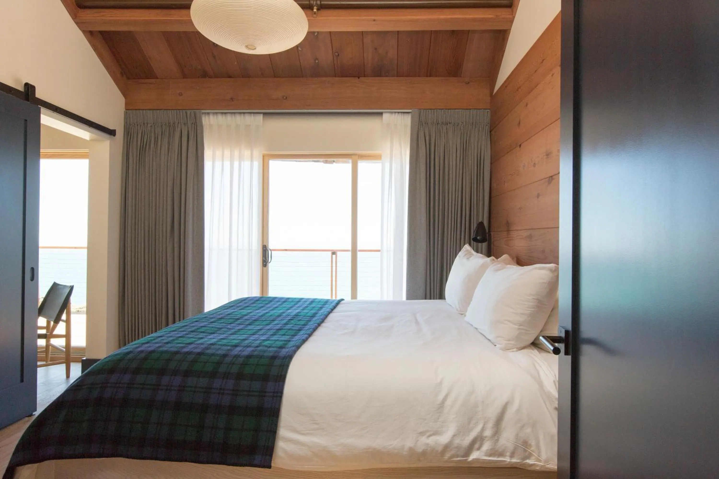 Bed in Timber Cove Resort