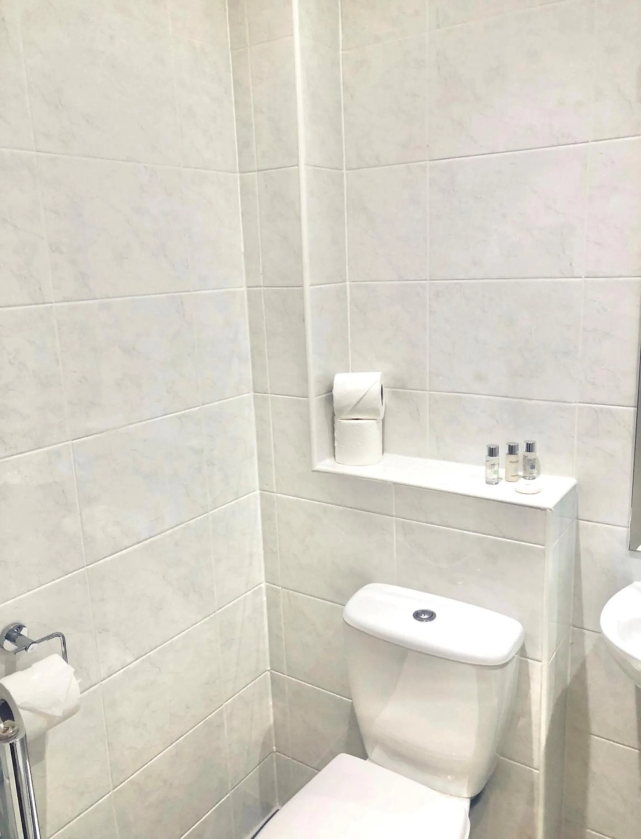 Bathroom in Fox House Studios, City centre Aparthotel