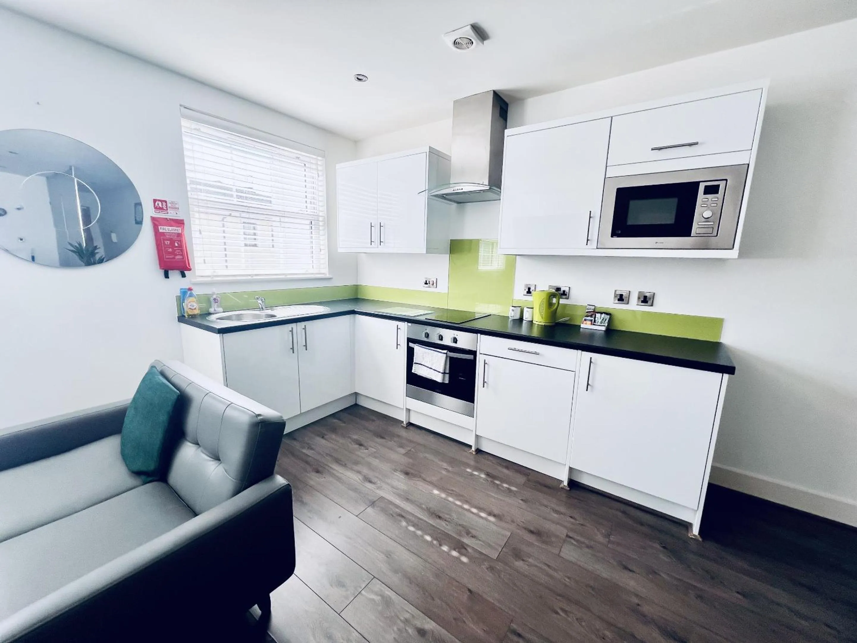 Kitchen or kitchenette in Fox House Studios, City centre Aparthotel