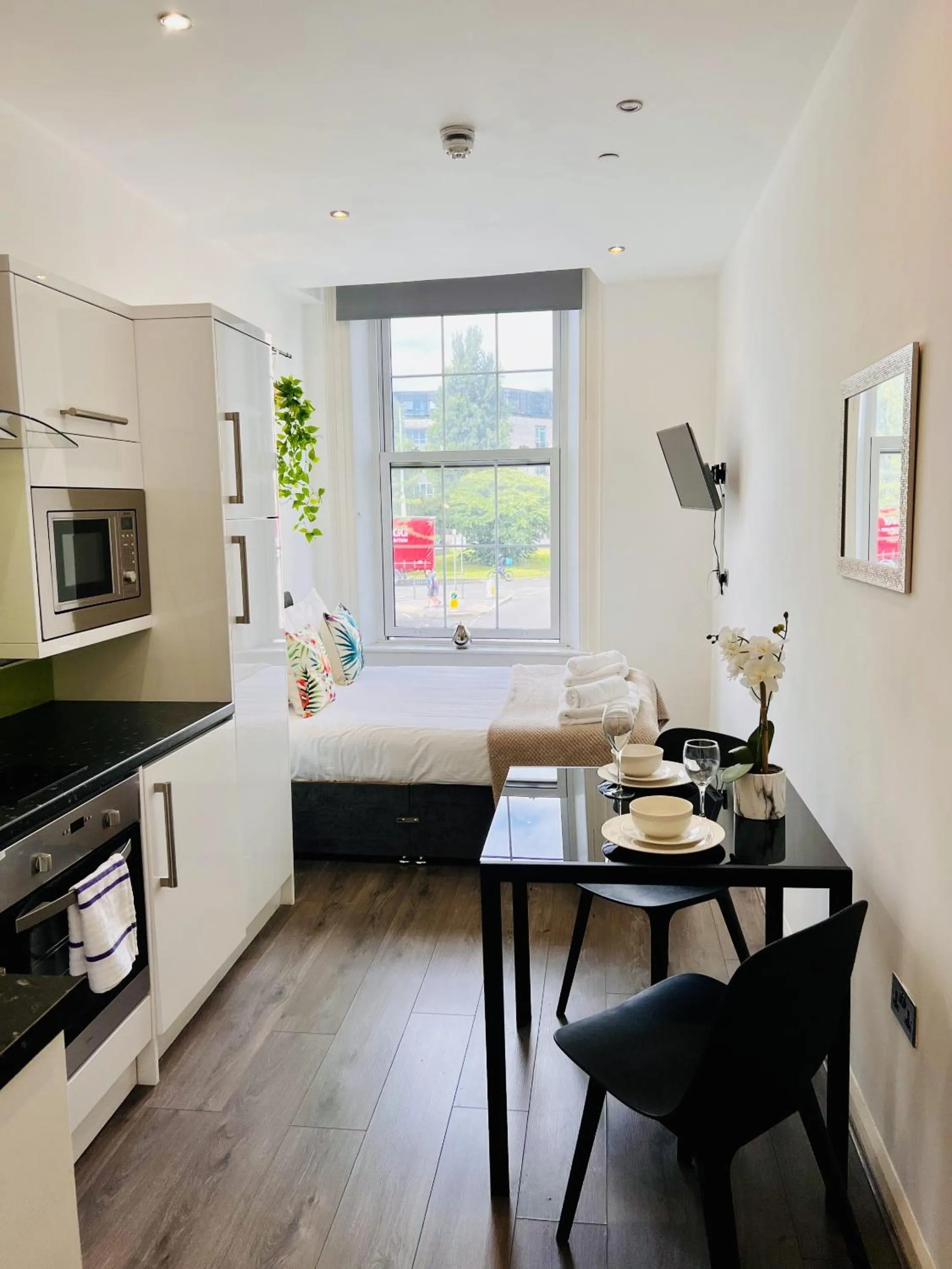 Bedroom in Fox House Studios, City centre Aparthotel