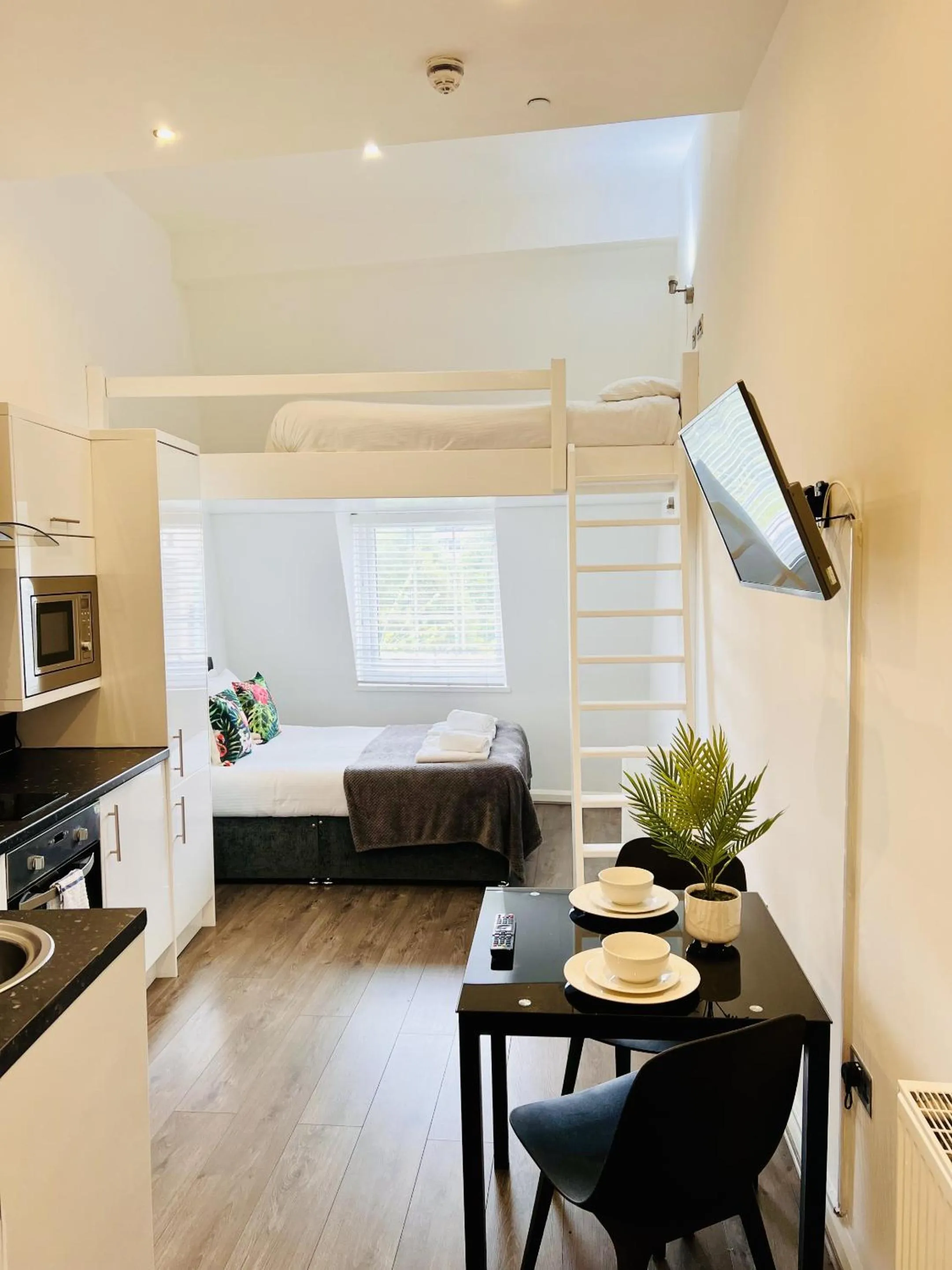 Bedroom in Fox House Studios, City centre Aparthotel