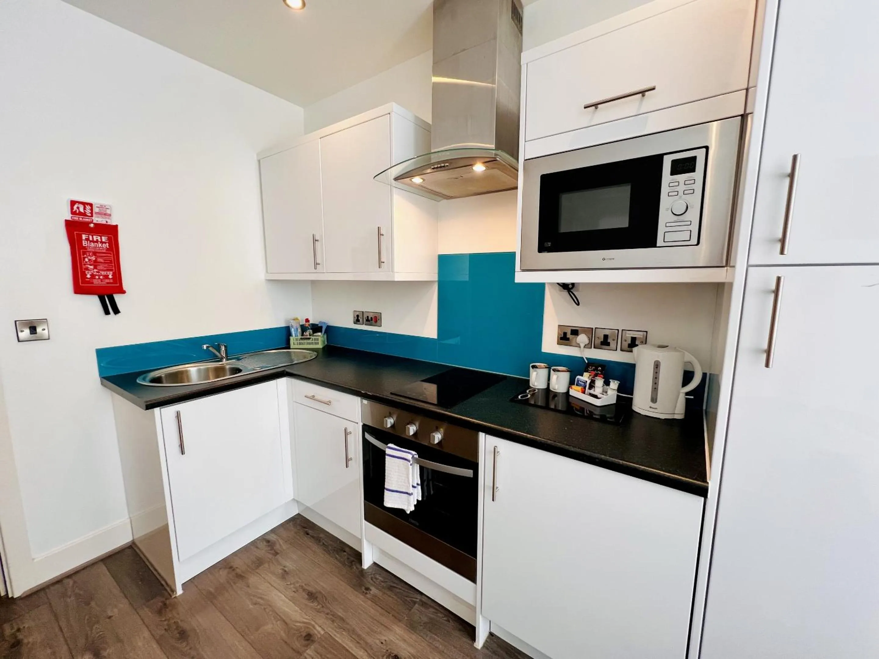 Kitchen or kitchenette in Fox House Studios, City centre Aparthotel
