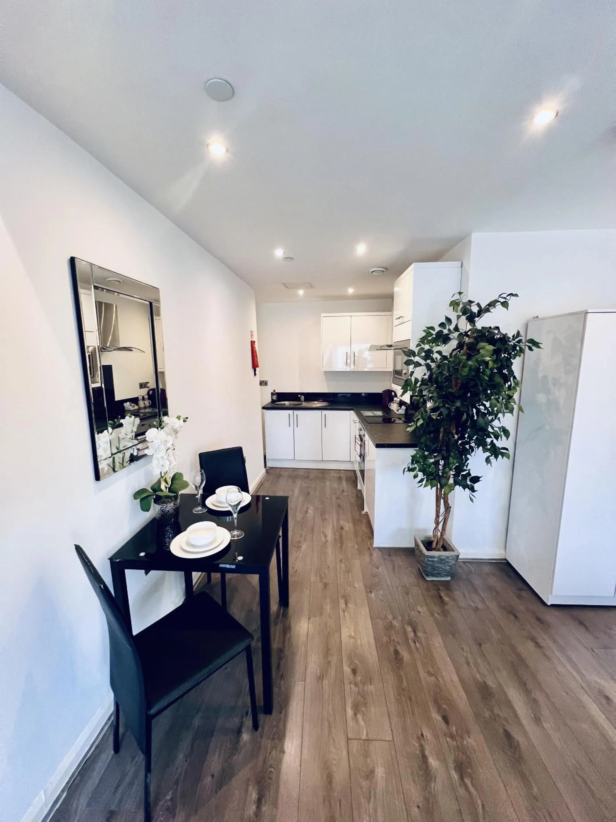 Dining area in Fox House Studios, City centre Aparthotel