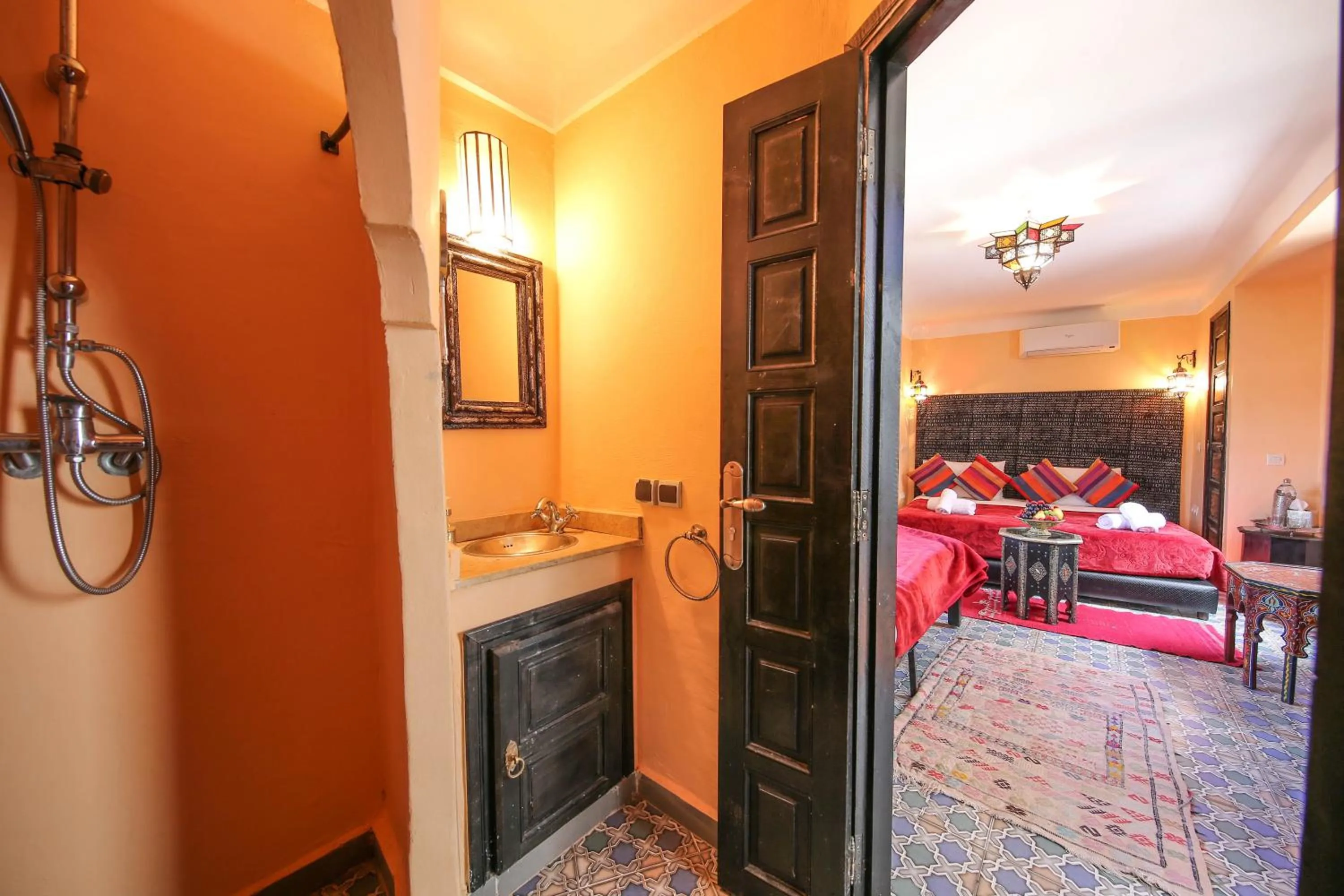 Bed in Riad Africa - Marrakech Medina Maison d'Hote