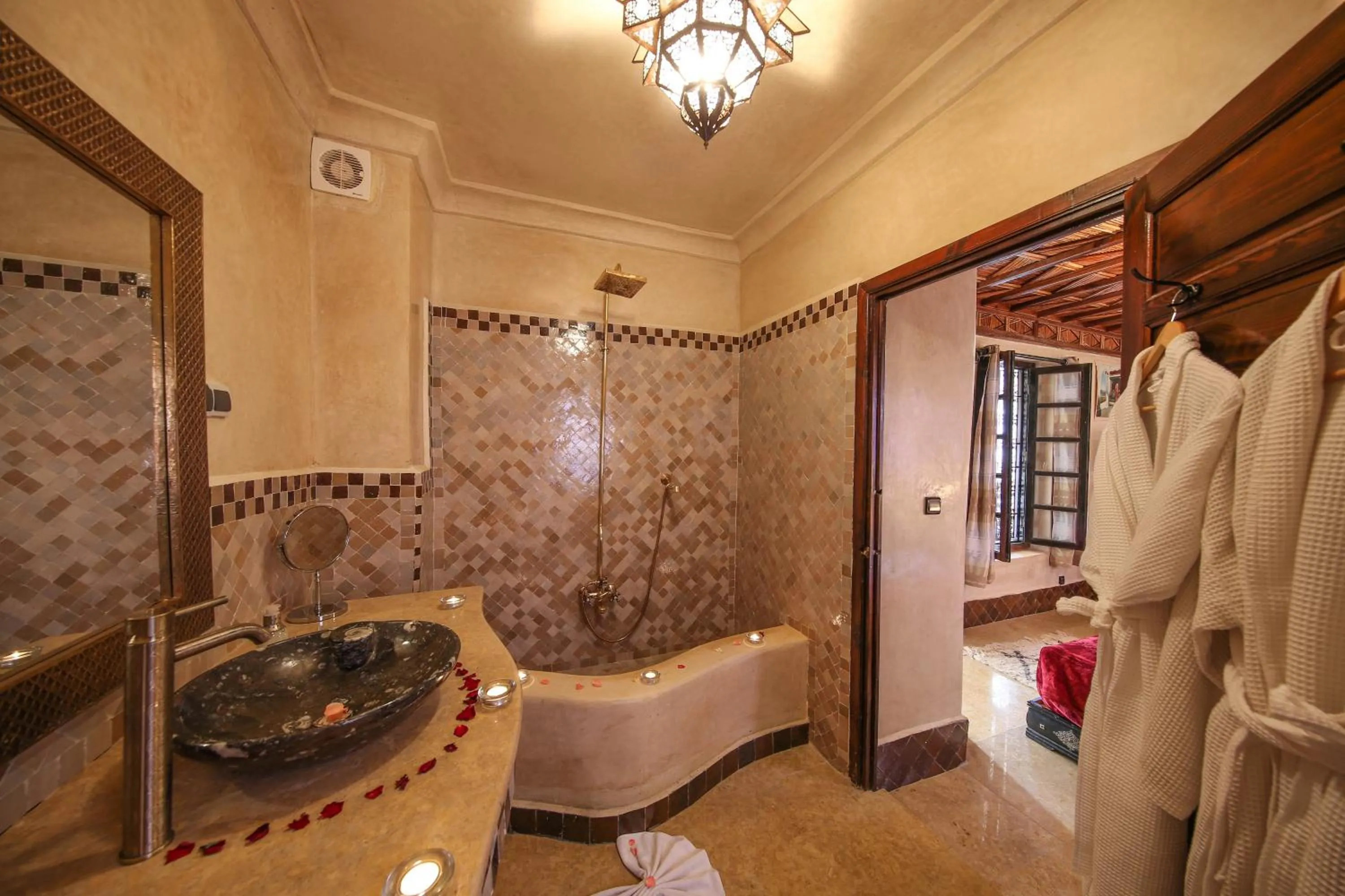 Bathroom in Riad Africa - Marrakech Medina Maison d'Hote