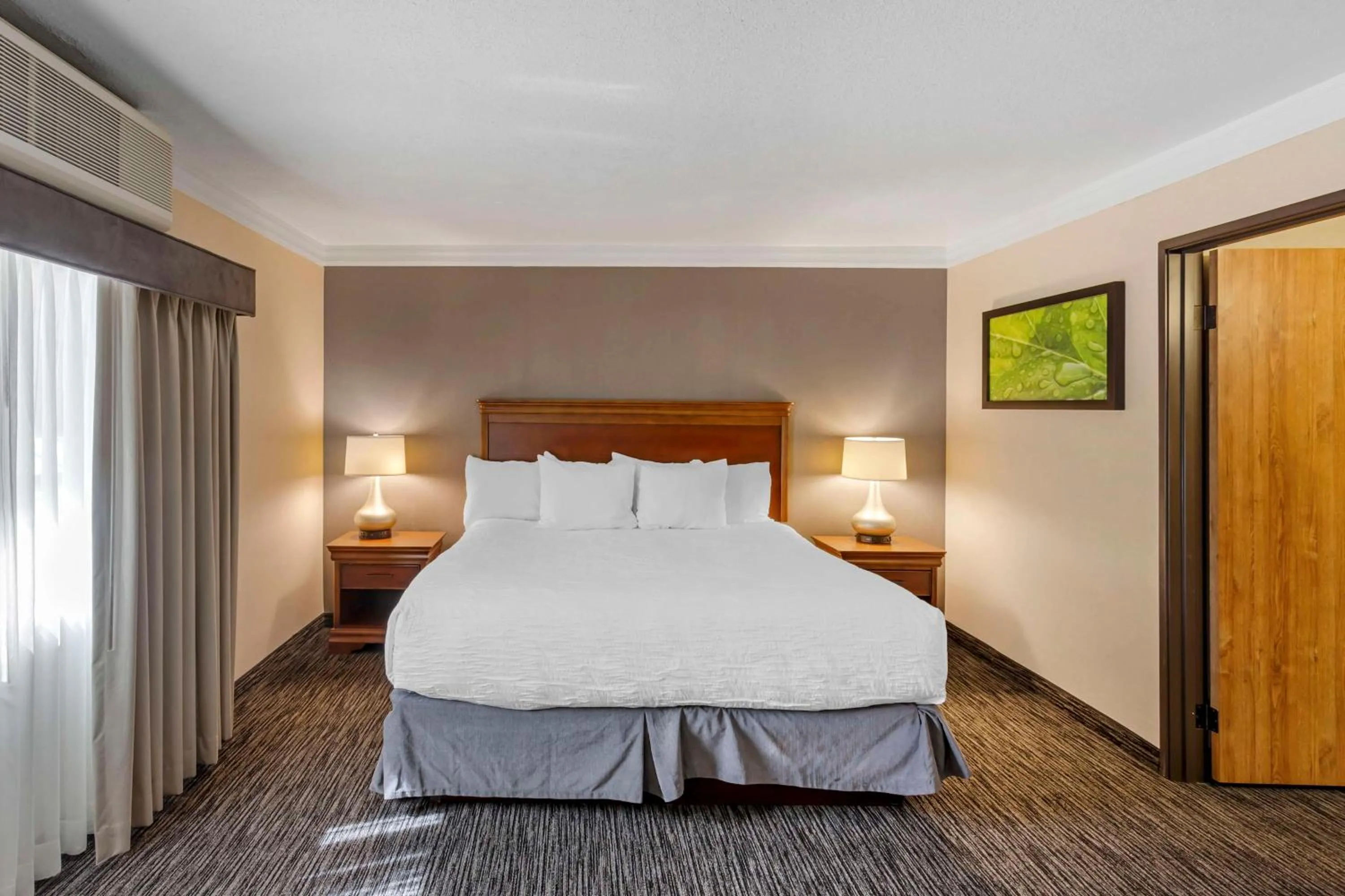 Bedroom, Bed in Best Western Plus Landmark Inn