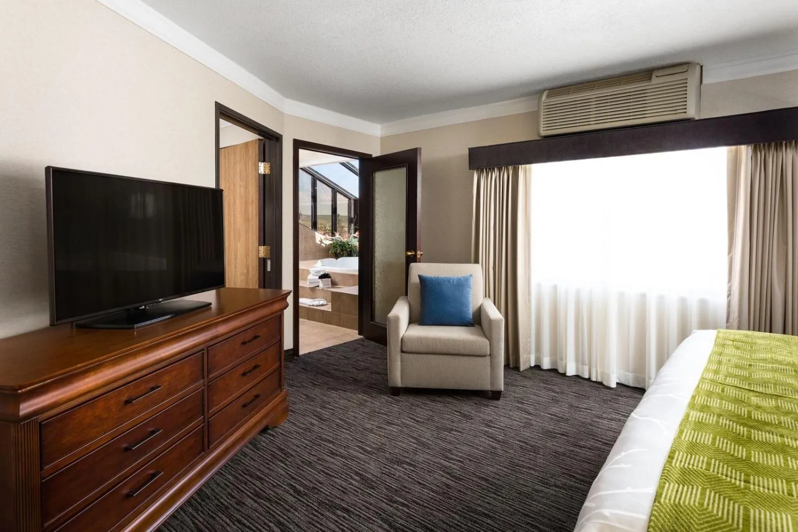 TV and multimedia, Bed in Best Western Plus Landmark Inn