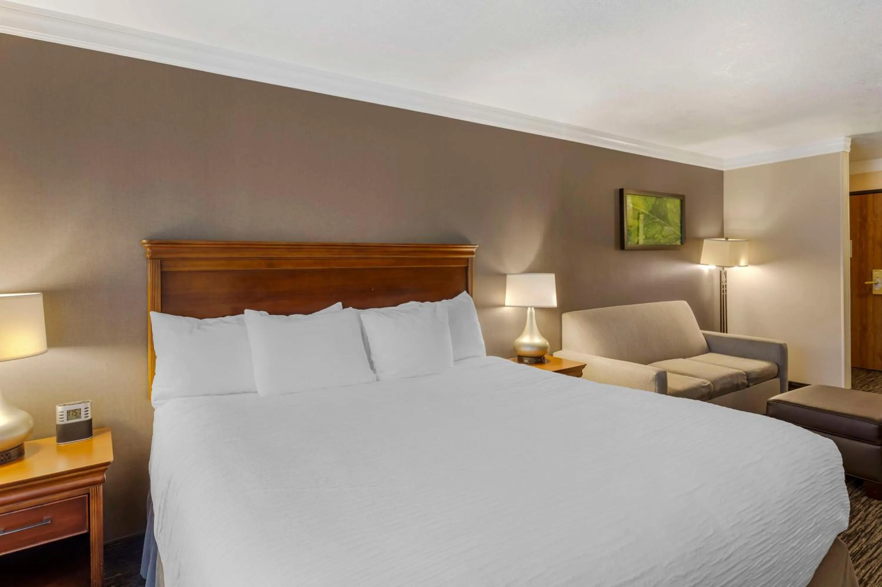 Bedroom, Bed in Best Western Plus Landmark Inn