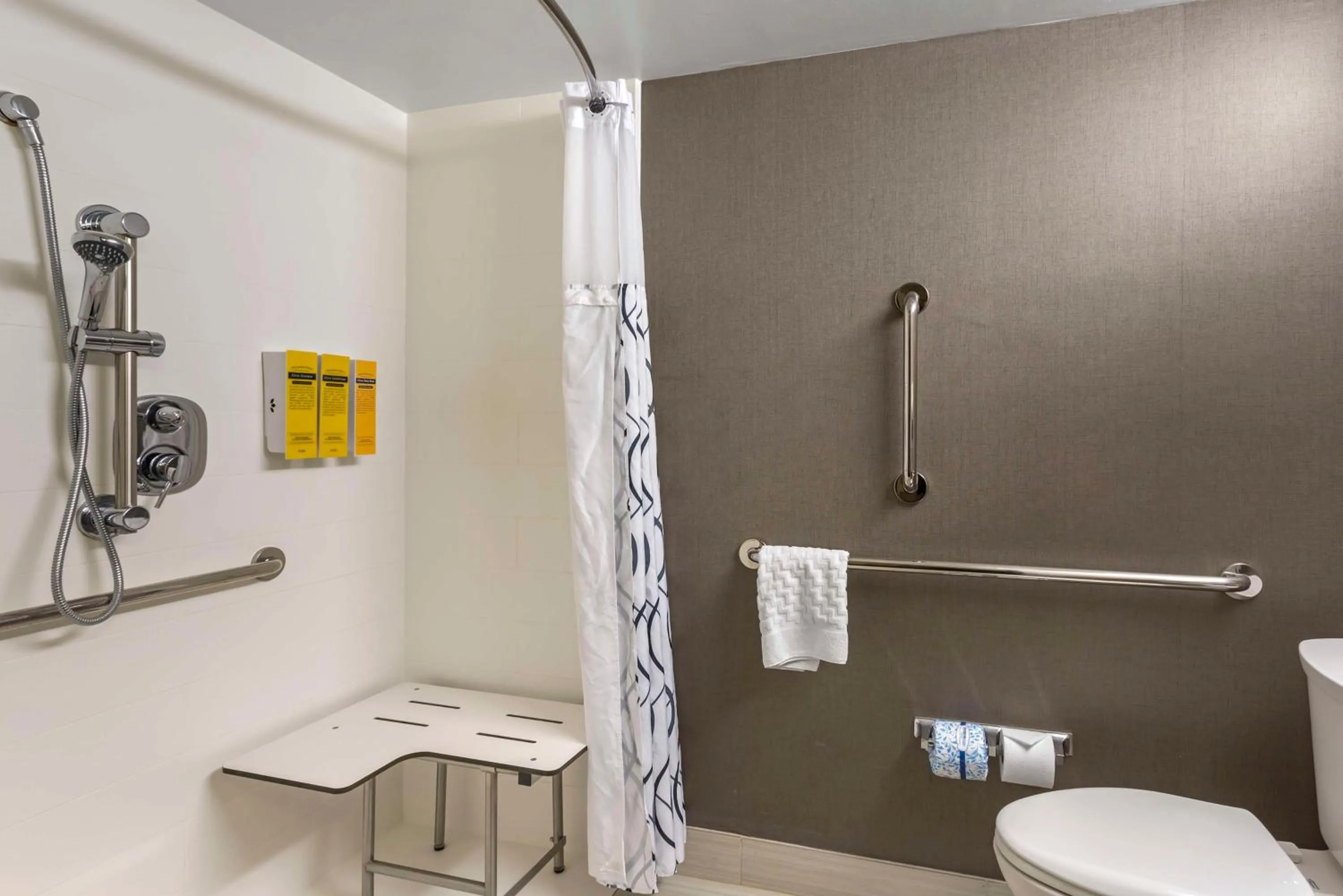 Bathroom in Best Western Plus Landmark Inn