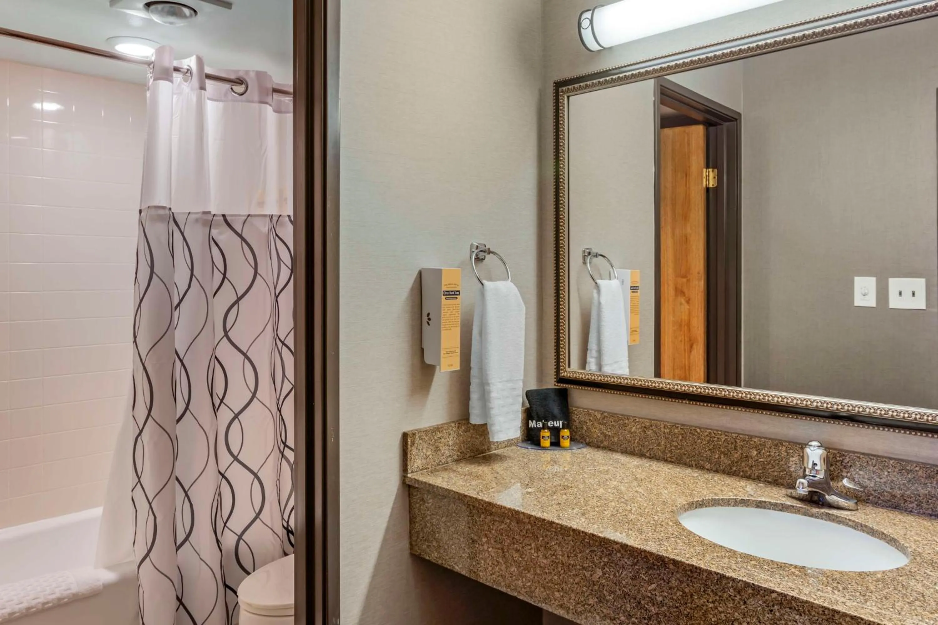 Bathroom in Best Western Plus Landmark Inn