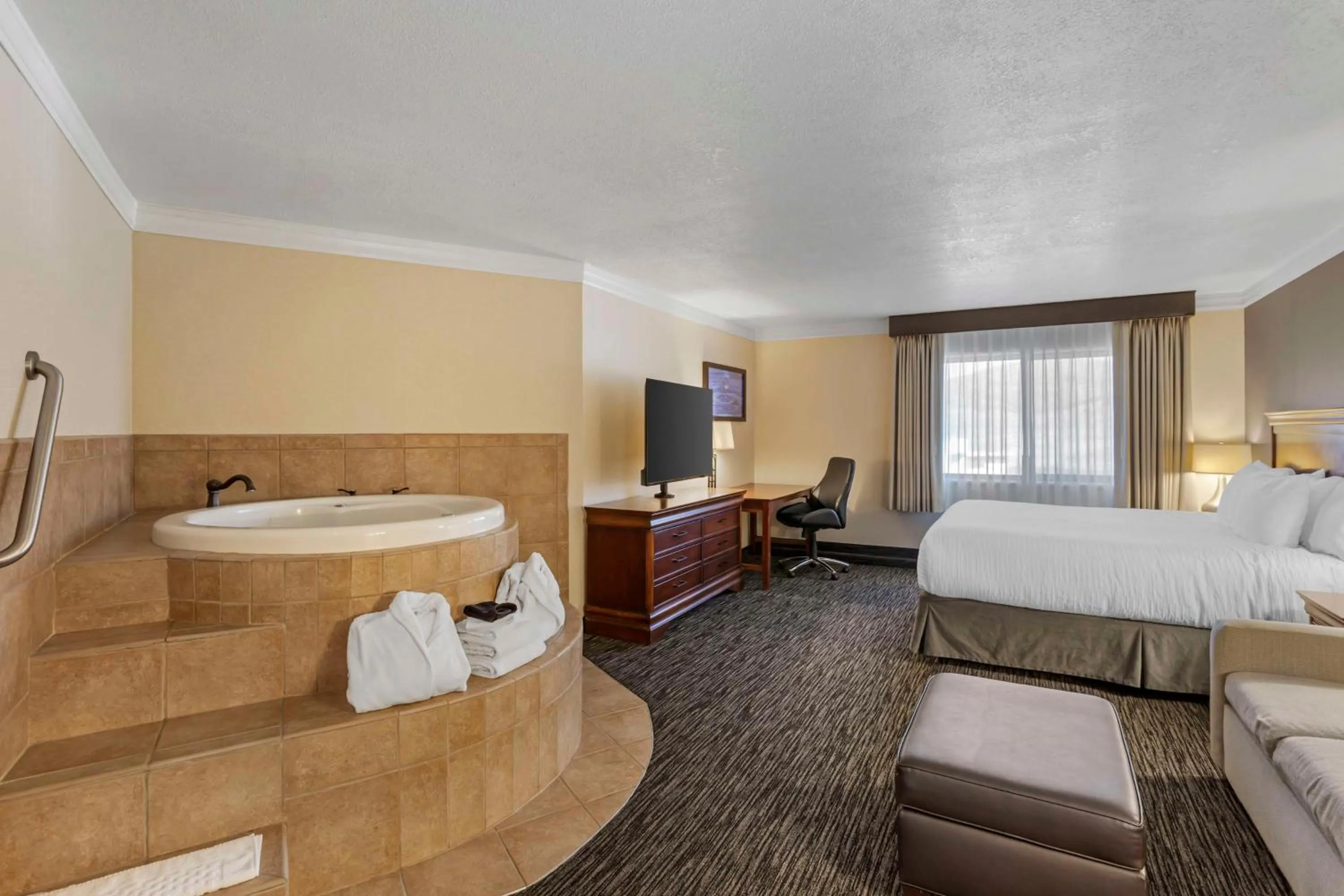 Bedroom, Bed in Best Western Plus Landmark Inn