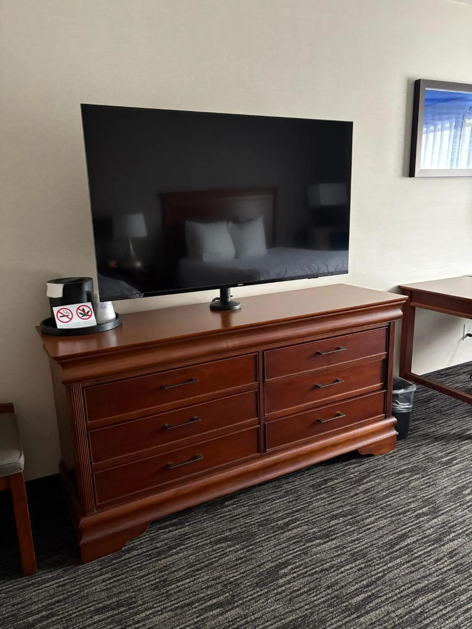 TV and multimedia in Best Western Plus Landmark Inn