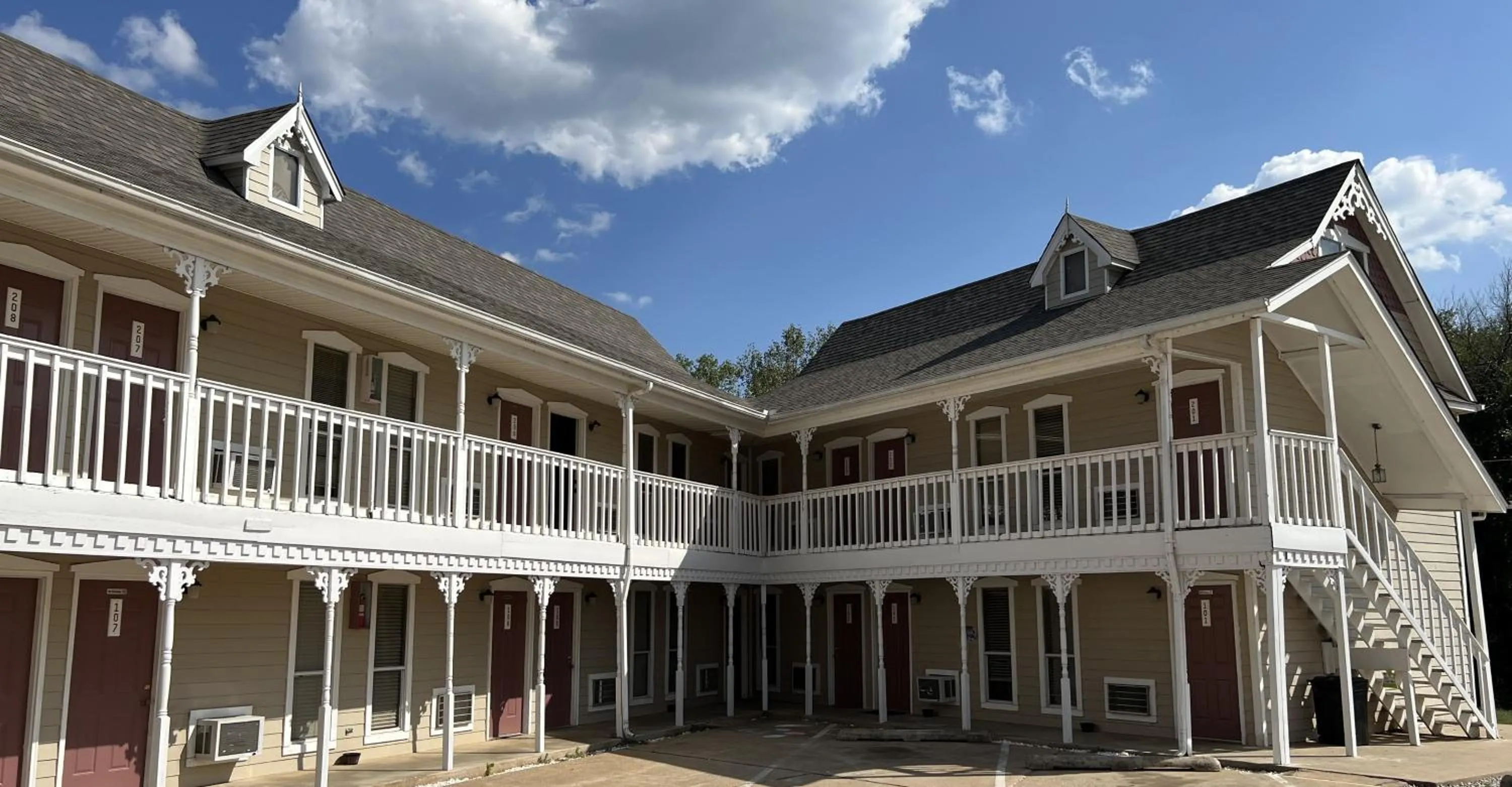 Property building in Victorian Inn