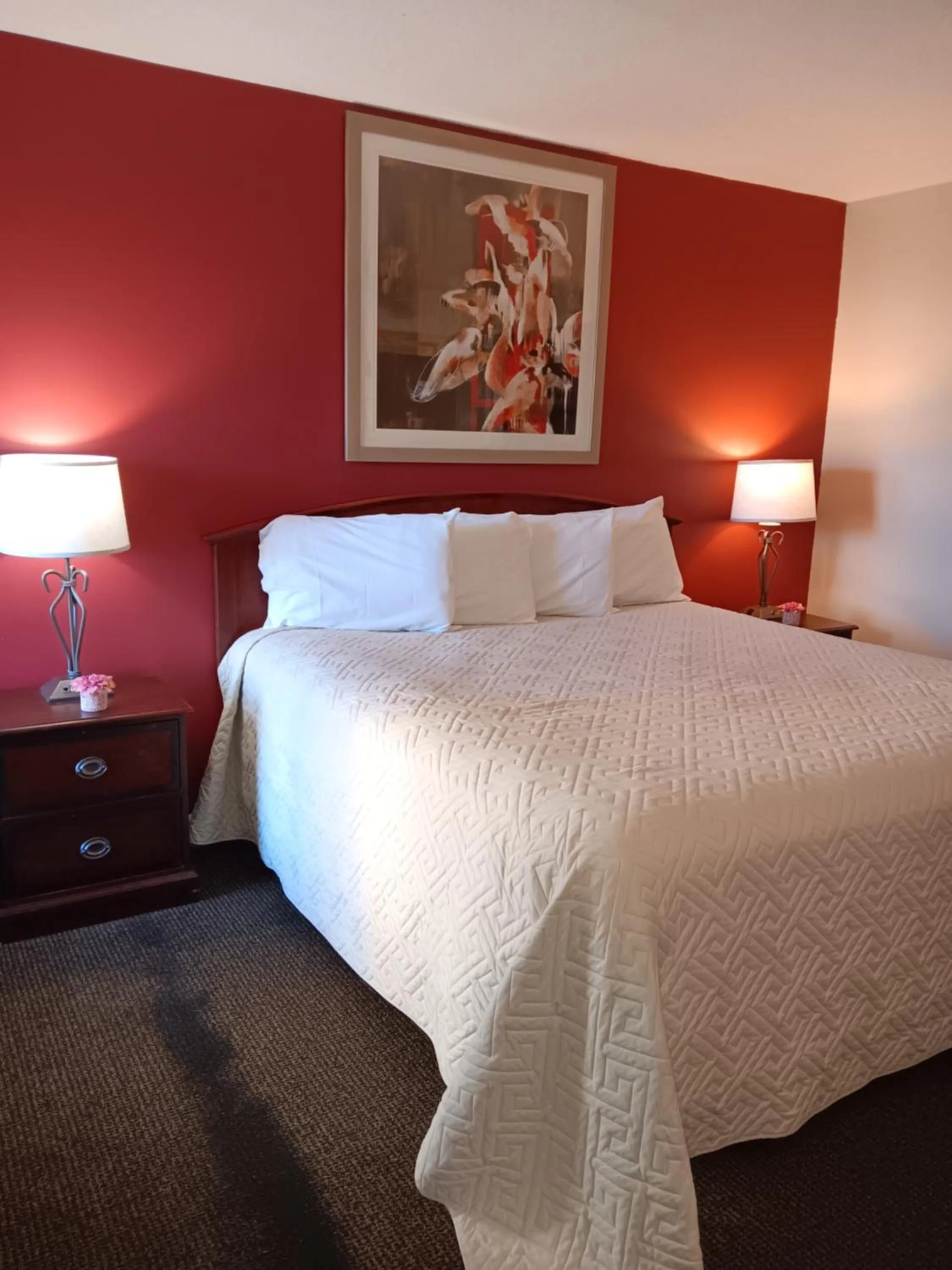Bedroom, Bed in Victorian Inn