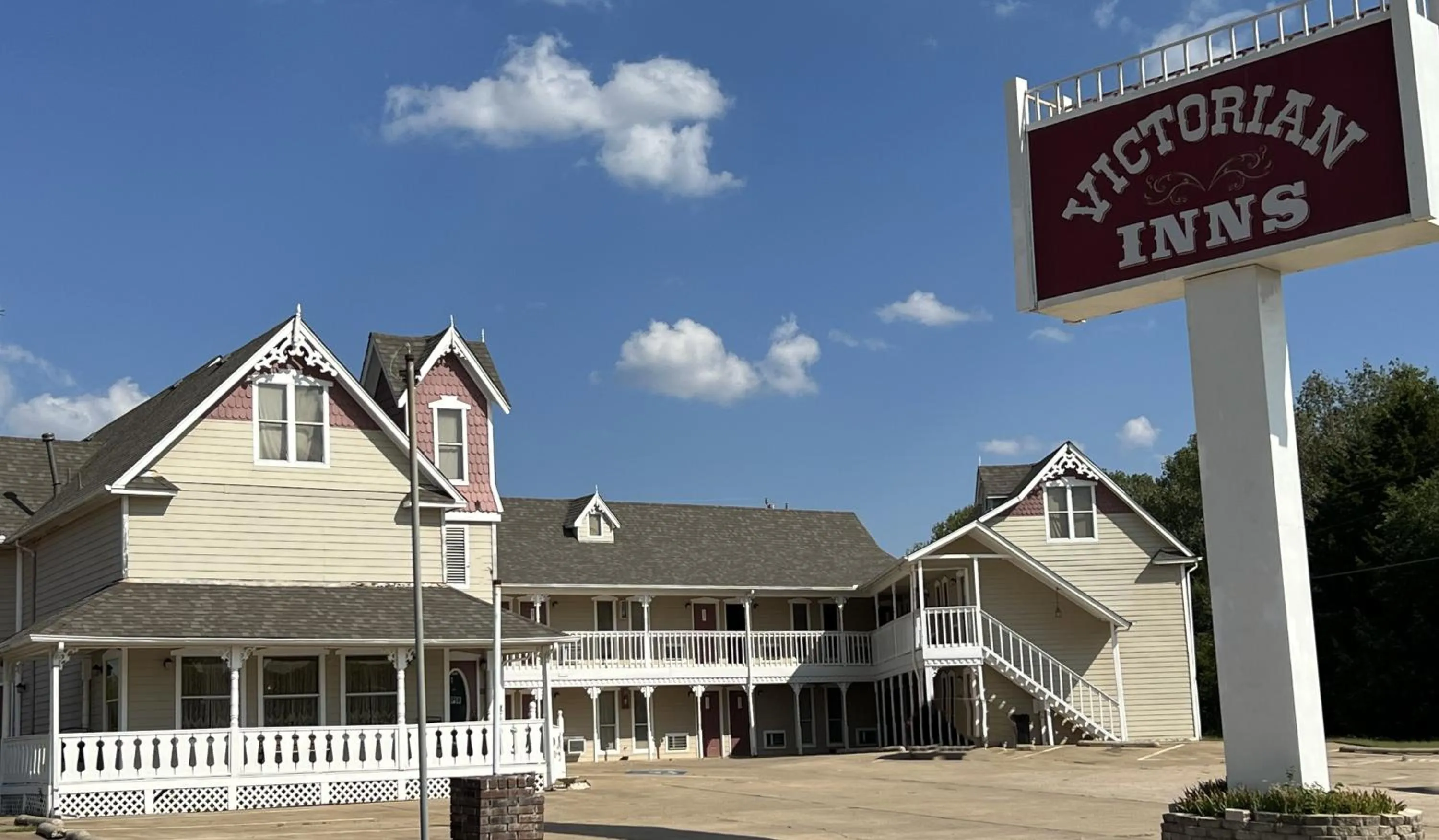 Street view in Victorian Inn