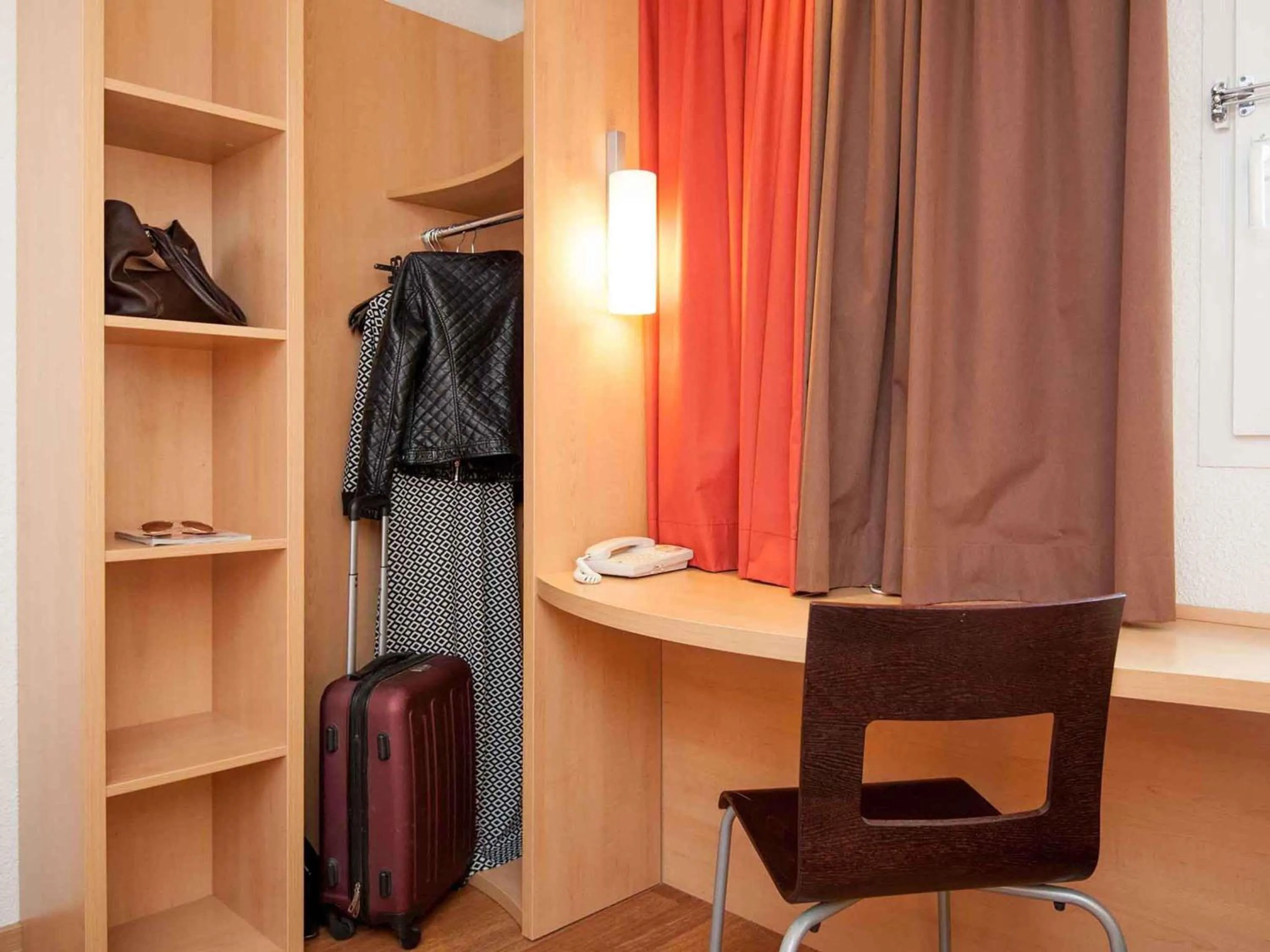 Bedroom in ibis Avallon