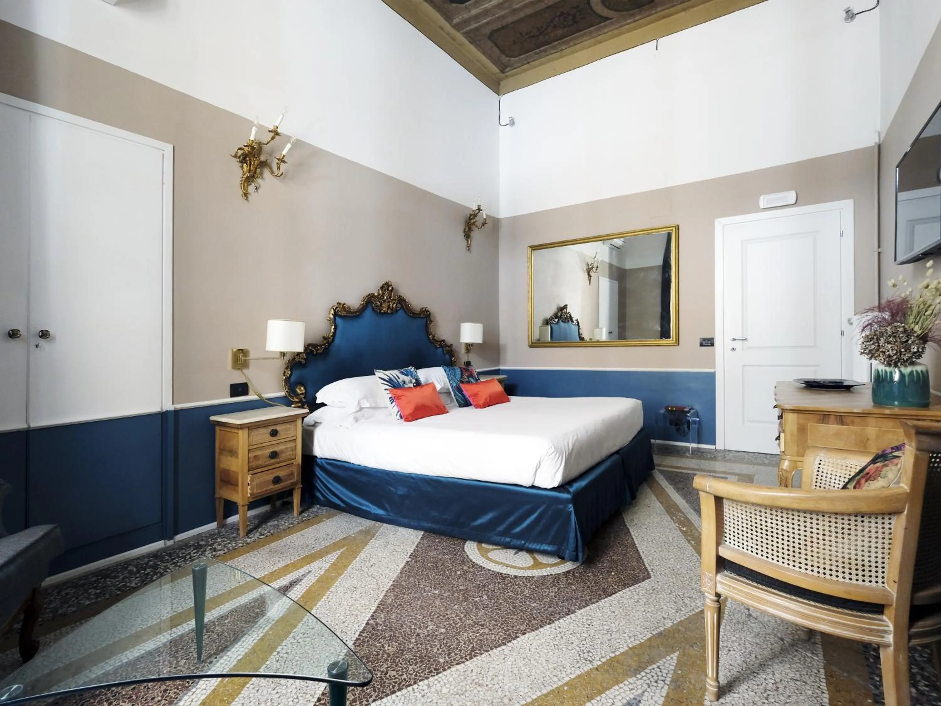 Photo of the whole room, Bed in Nobildonne Relais